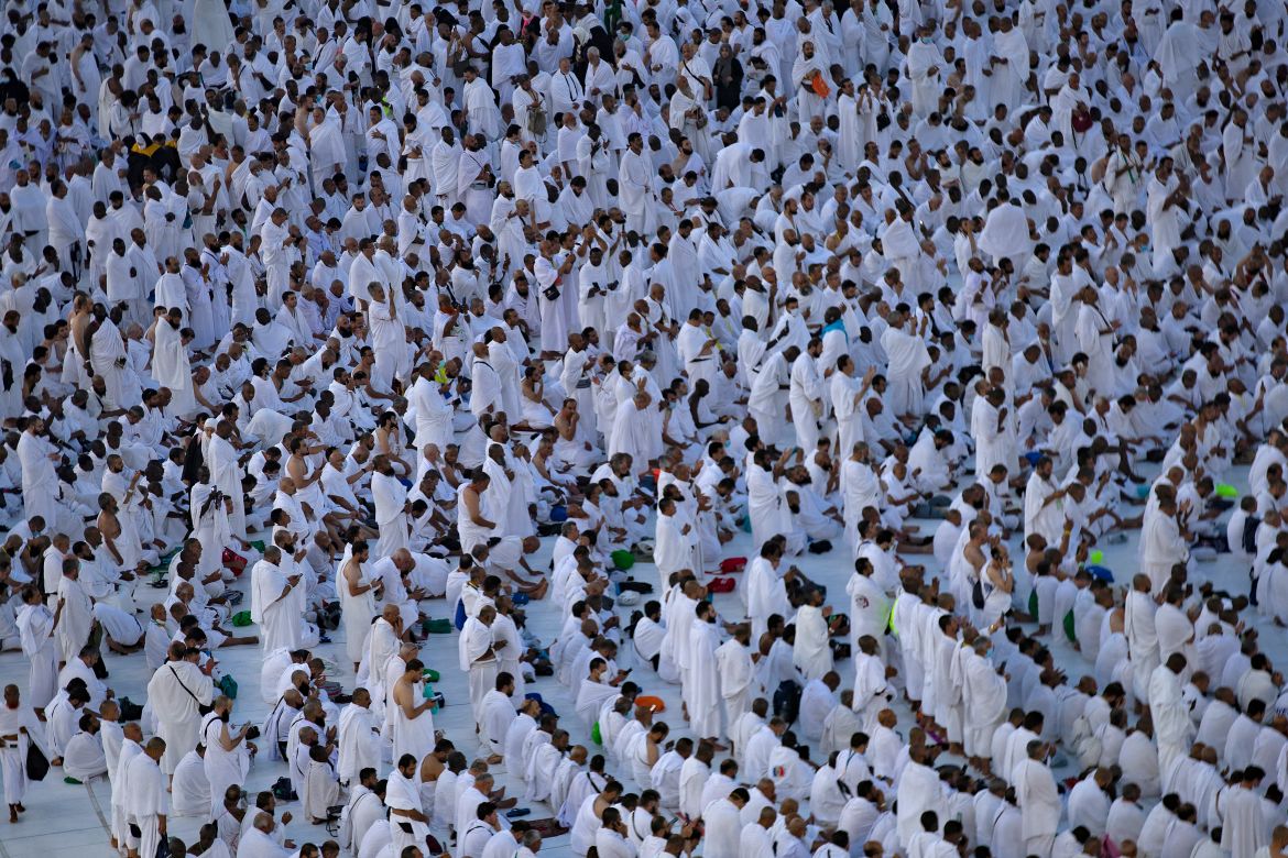 Photos: One million Muslims start Hajj pilgrimage in Mecca