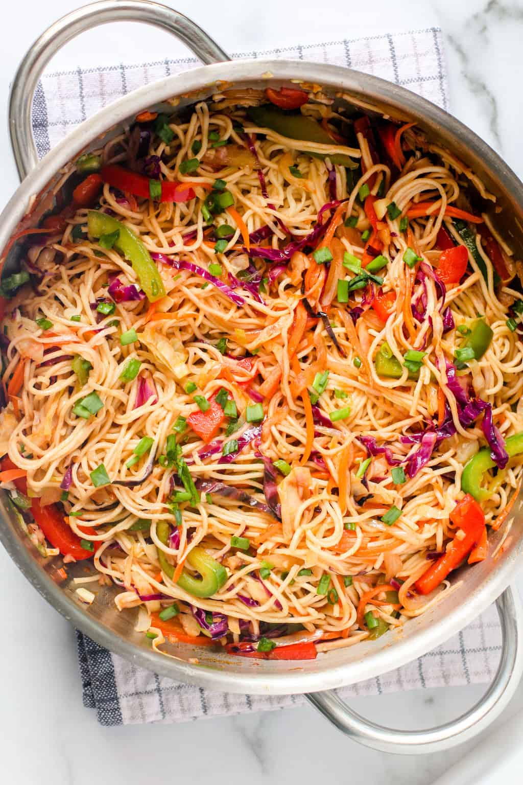 Vegetable Hakka Noodles. Indo Chinese Recipe of Curry