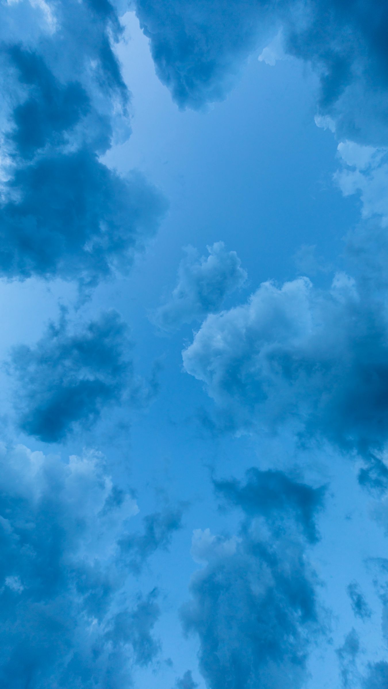 Download wallpaper 1350x2400 sky, clouds, blue, height, atmosphere iphone 8+/7+/6s+/for parallax HD background