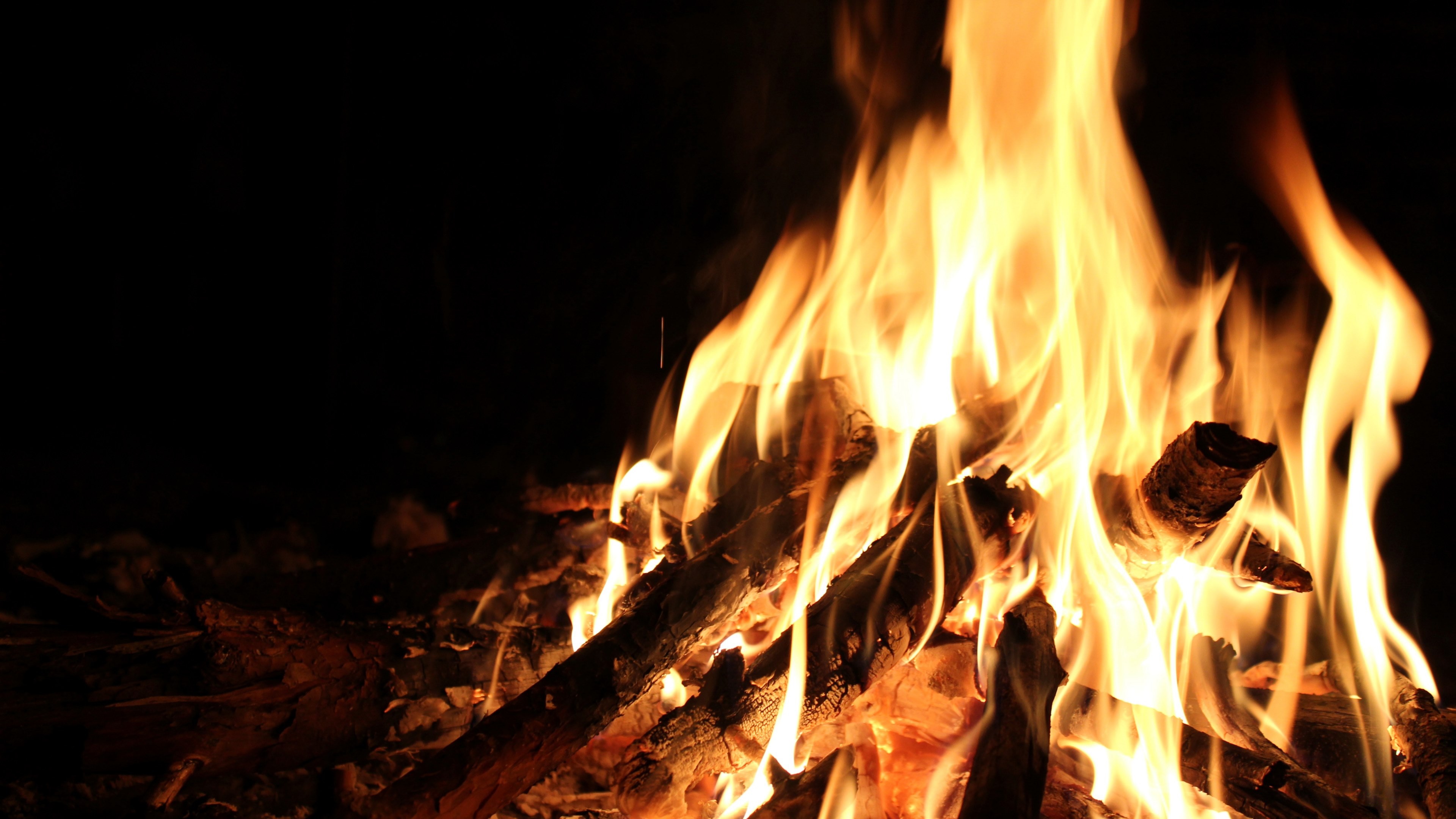 Wallpaper / outdoor fireplace fire and wood HD 4k wallpaper free download