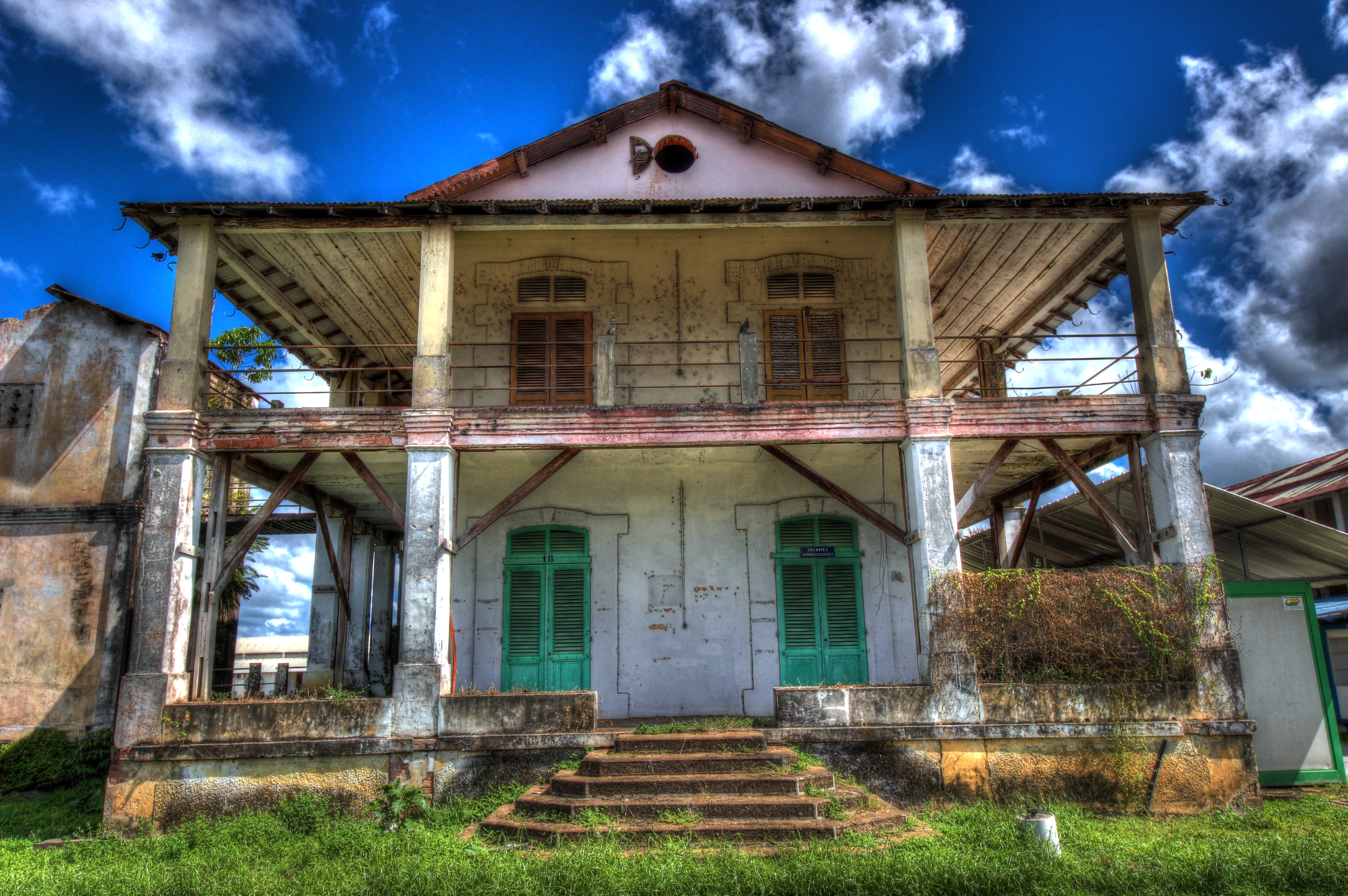 Wallpaper, case, house, batiment, coursives, marches, urbex, urban, exploration, urbanexploration, urbanrequiem, verlaten, verlassen, abandonne, abandoned, Lost, old, decay, derelict, HDR, 600d, 816, sigma, guyane, francaise, guyanefran aise