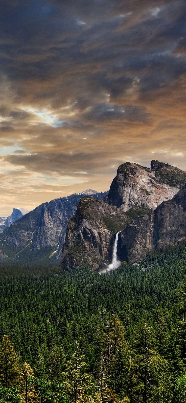 Yosemite Valley #yosemitevalley mostbeautifulplacestovisit #california #UnitedStates #iPhone11Wallpaper. iPhone wallpaper yosemite, Yosemite, Yosemite valley