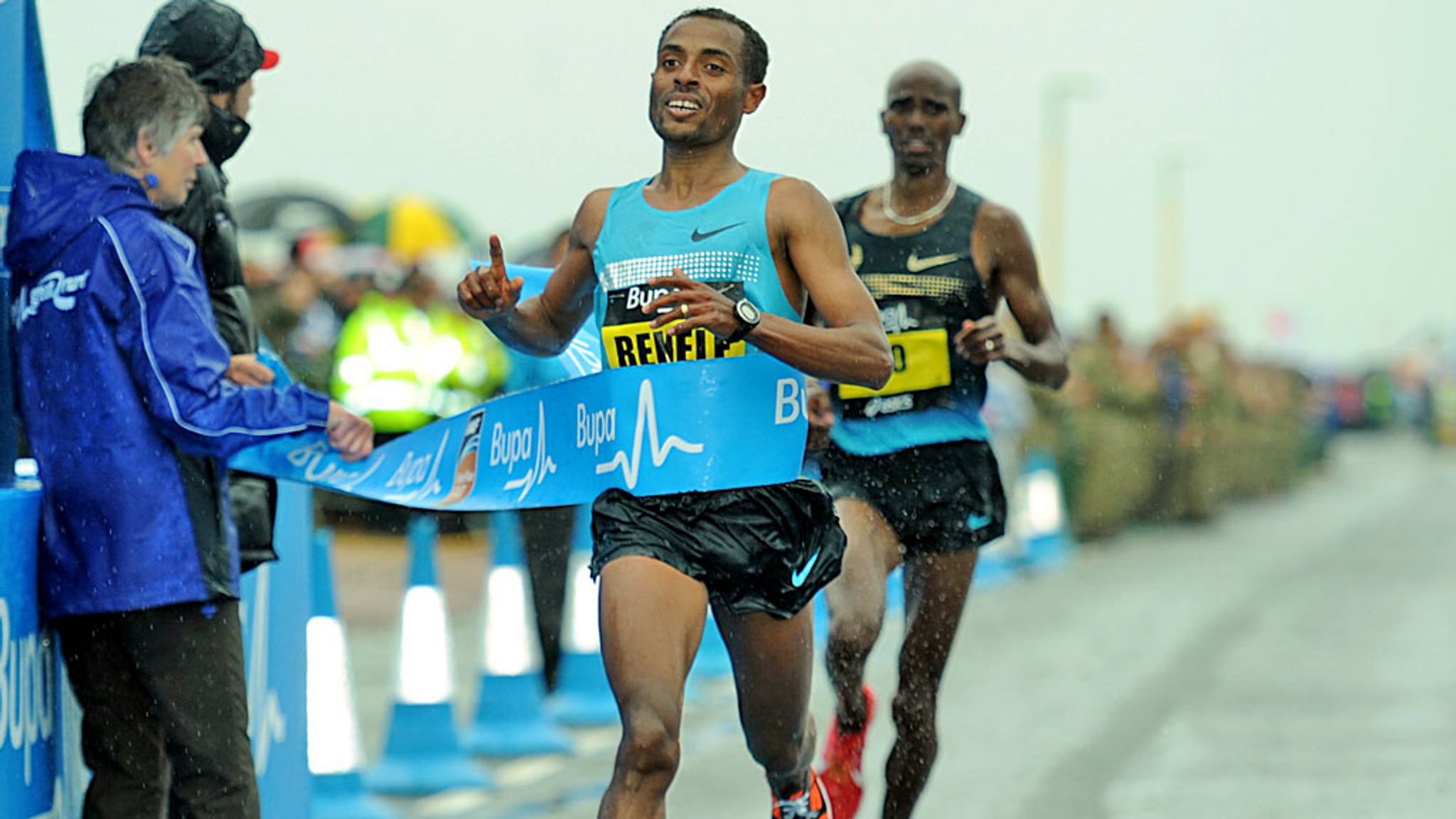 Kenenisa Bekele holds off late charge from Mo Farah to win Great North Run
