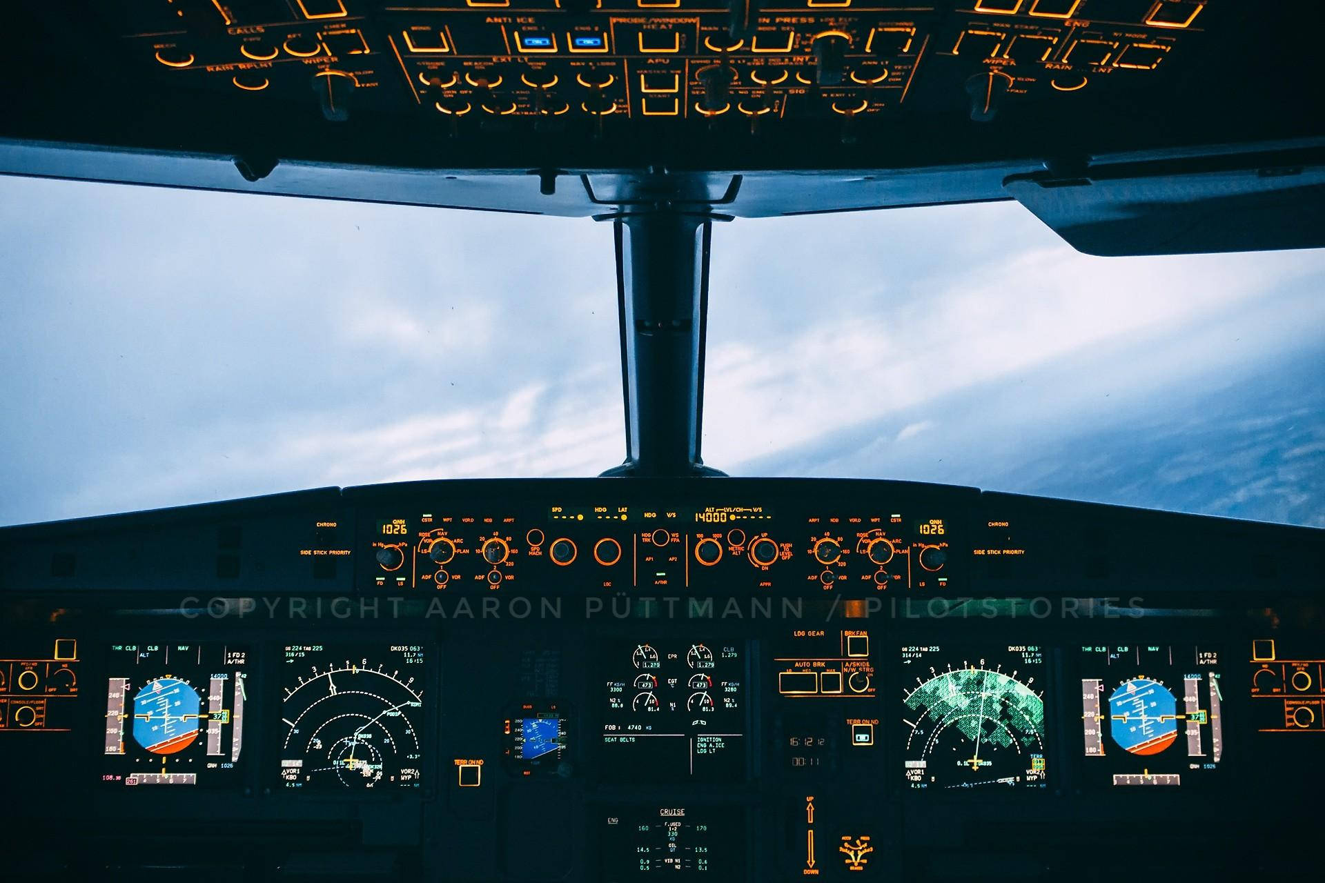 Download Control System Airplane 4K Wallpaper