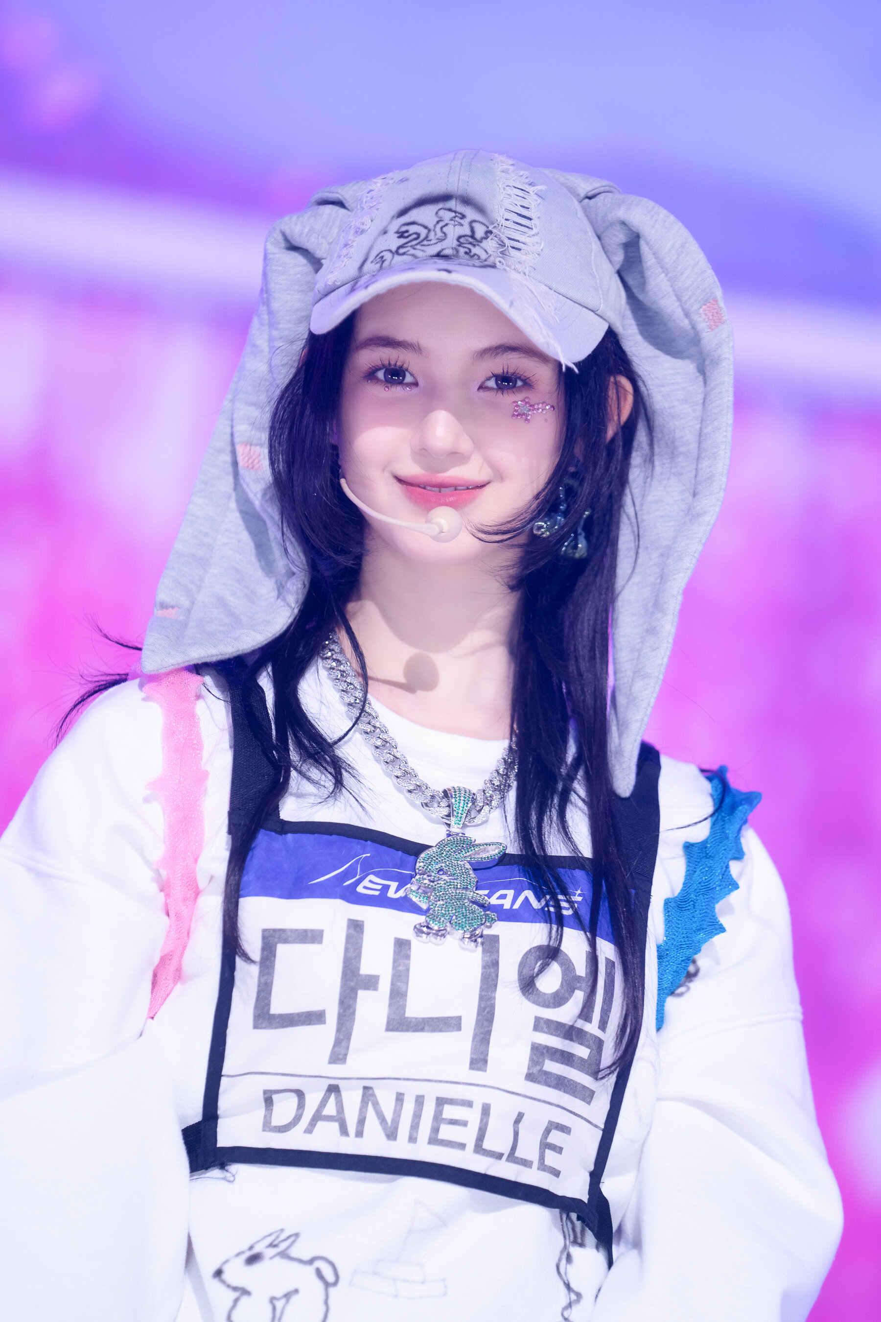 NewJeans Danielle 'OMG' at Inkigayo