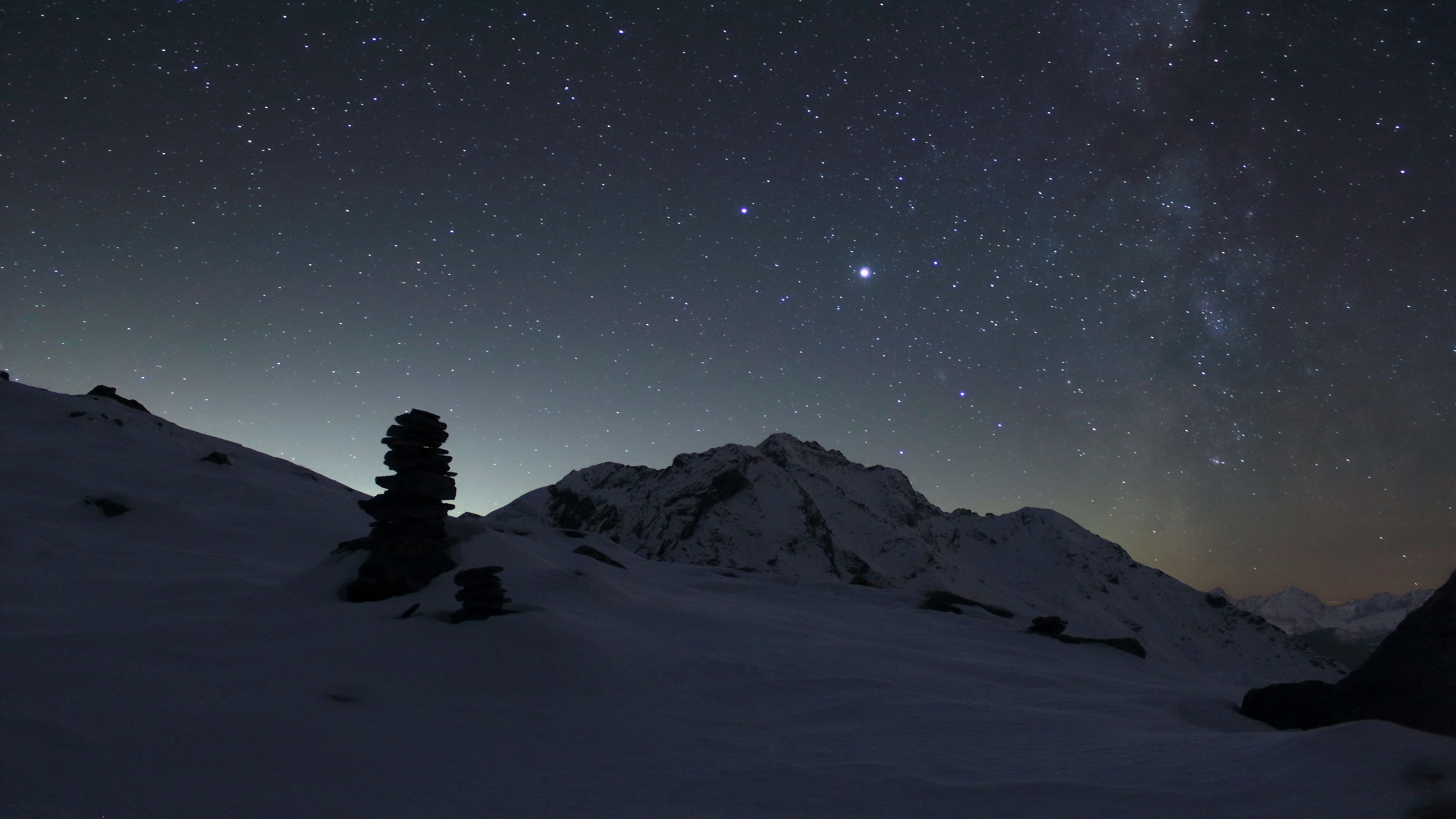Download wallpaper 3840x2160 mountain, night, snow, starry sky, dark 4k uhd 16:9 HD background