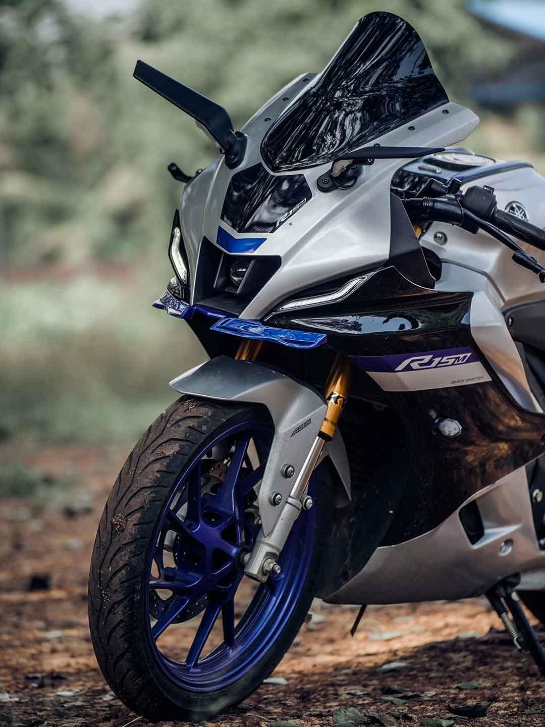 YAMAHA R15 V4 Wallpaper