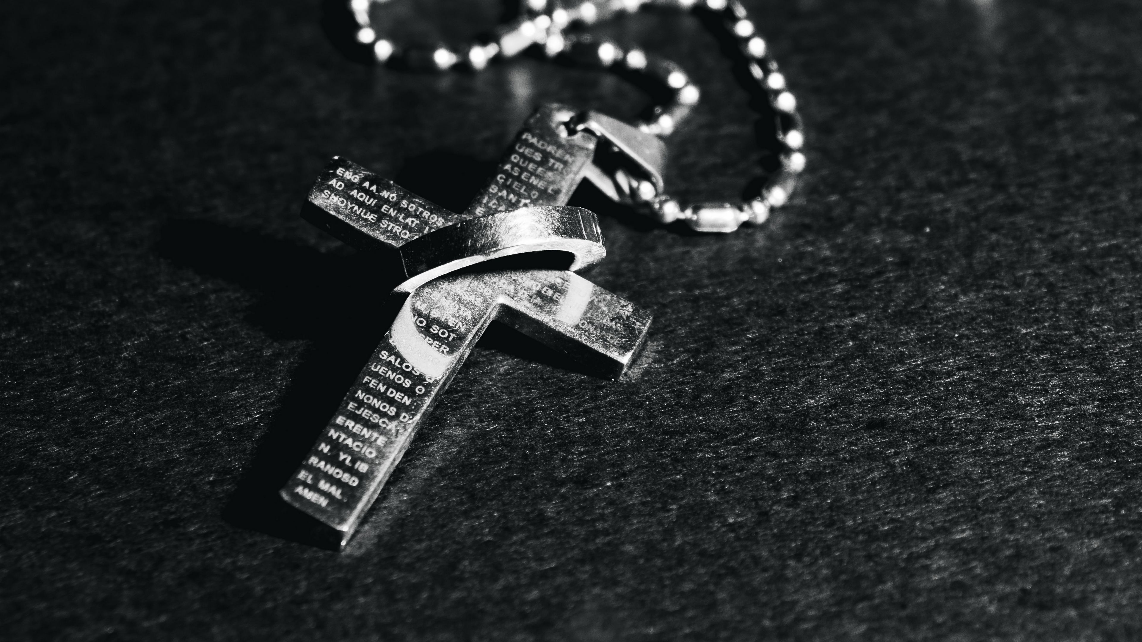 Download wallpaper 3840x2160 cross, chain, religion, god 4k uhd 16:9 HD background