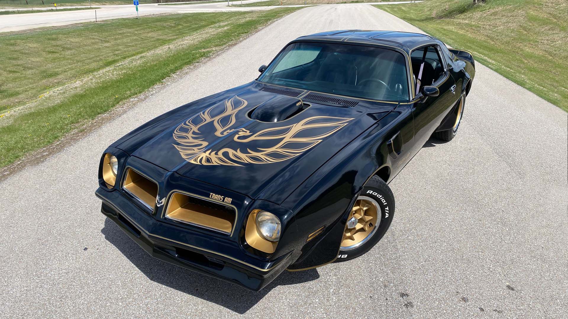 Here's The Real Story Behind Pontiac's Black And Gold Trans Am