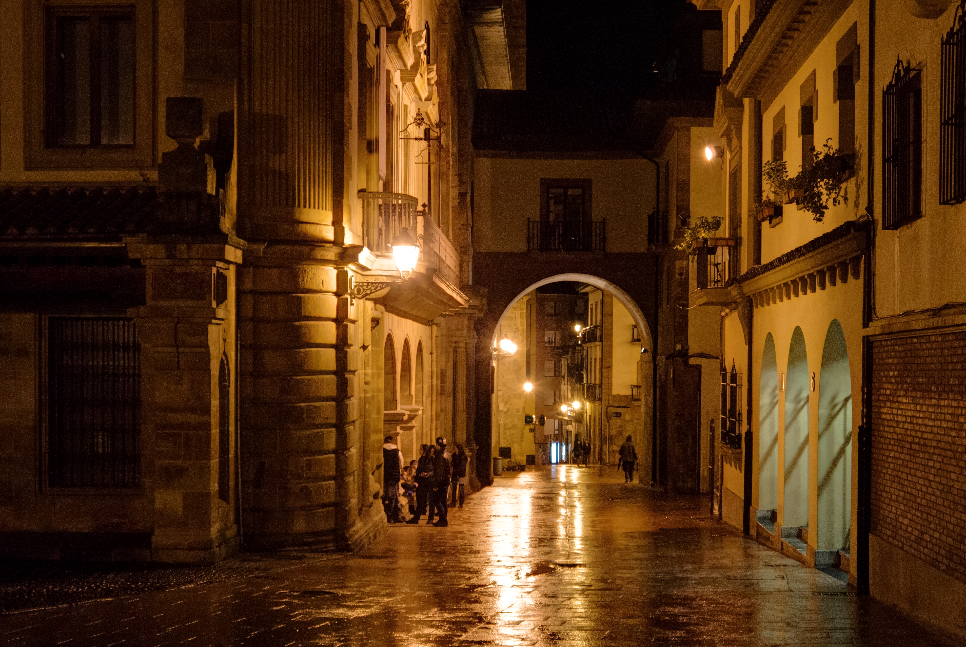 Wallpaper, street, cityscape, night, road, evening, town, infrastructure, light, alley, lighting, noche, nocturna, darkness, edificio, arquitectura, asturias, reflejos, urban area, ancient history, mojado, oviedo 3815x2553 - Wallpaper
