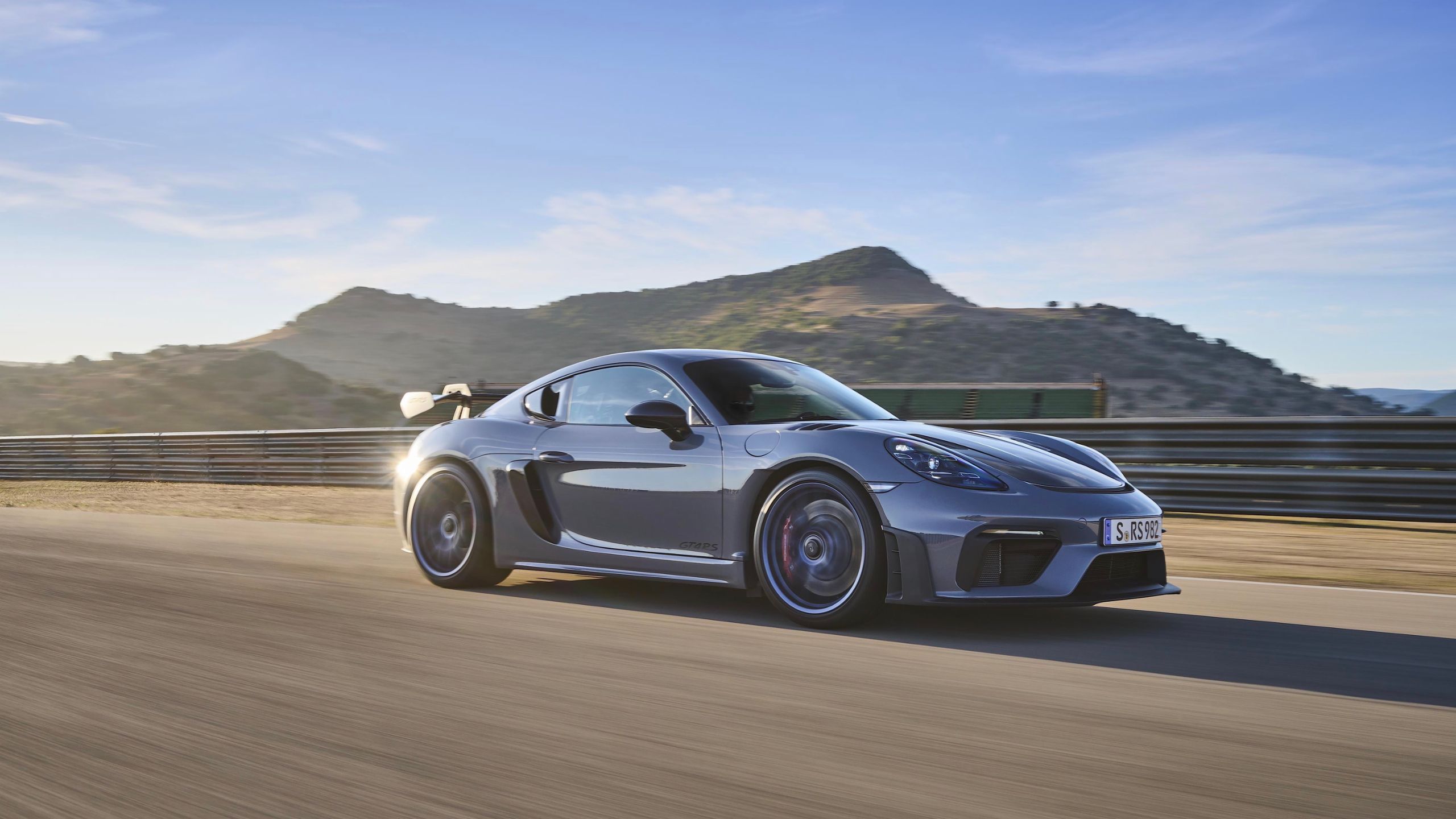 Porsche x LA Auto Show: Porsche 718 Cayman GT4 RS Specs Revealed