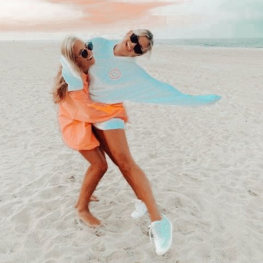 Free download Preppy BFFs [900x900] for your Desktop, Mobile & Tablet. Explore Preppy BFF Wallpaper. Bff Wallpaper, Bff Wallpaper, Bff Background