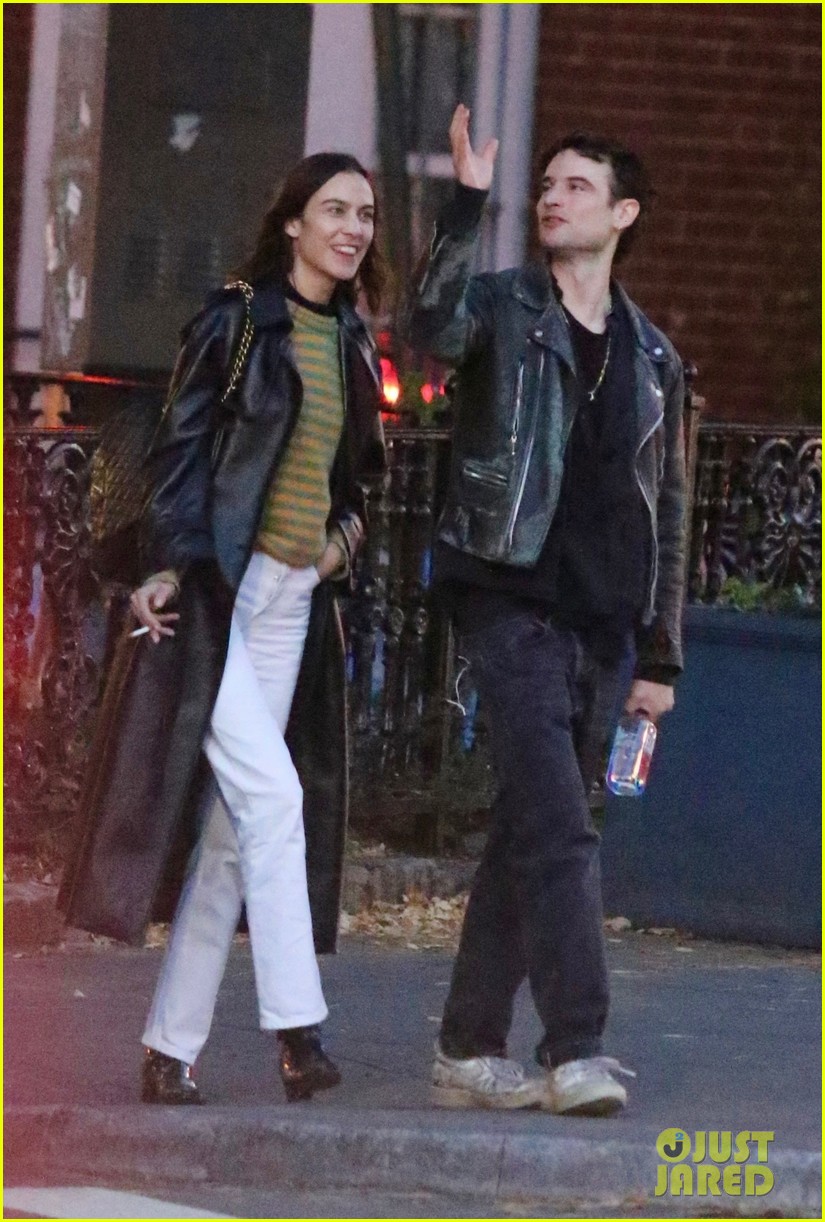Tom Sturridge & Girlfriend Alexa Chung Keep Close During Day Out in NYC: Photo 4854160. Alexa Chung, Tom Sturridge Photo. Just Jared: Entertainment News