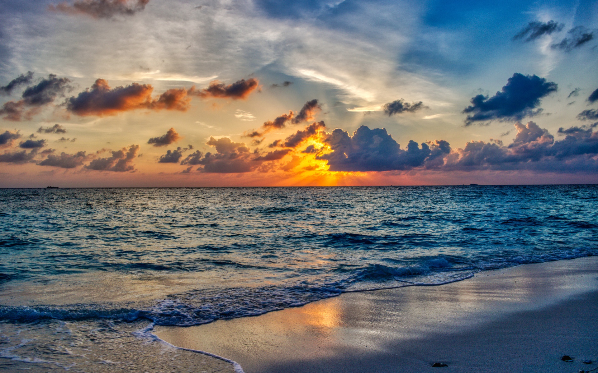 Beautiful summer sunset over the calm sea Desktop wallpaper 1920x1200