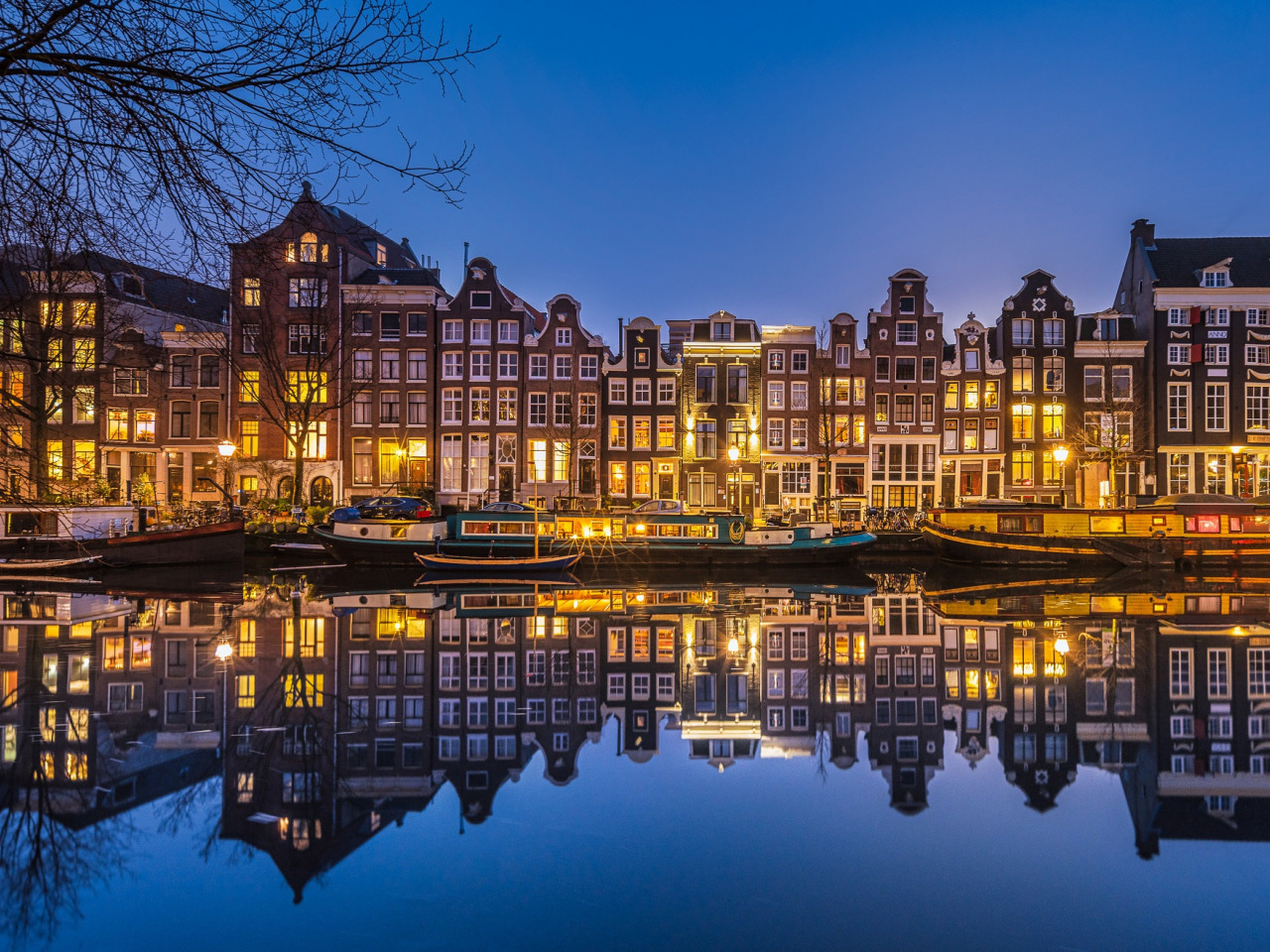 Download wallpaper reflection, building, home, pier, Amsterdam, Netherlands, night city, Amsterdam, Netherlands, Singel Canal, The Singel Canal, section city in resolution 1280x960