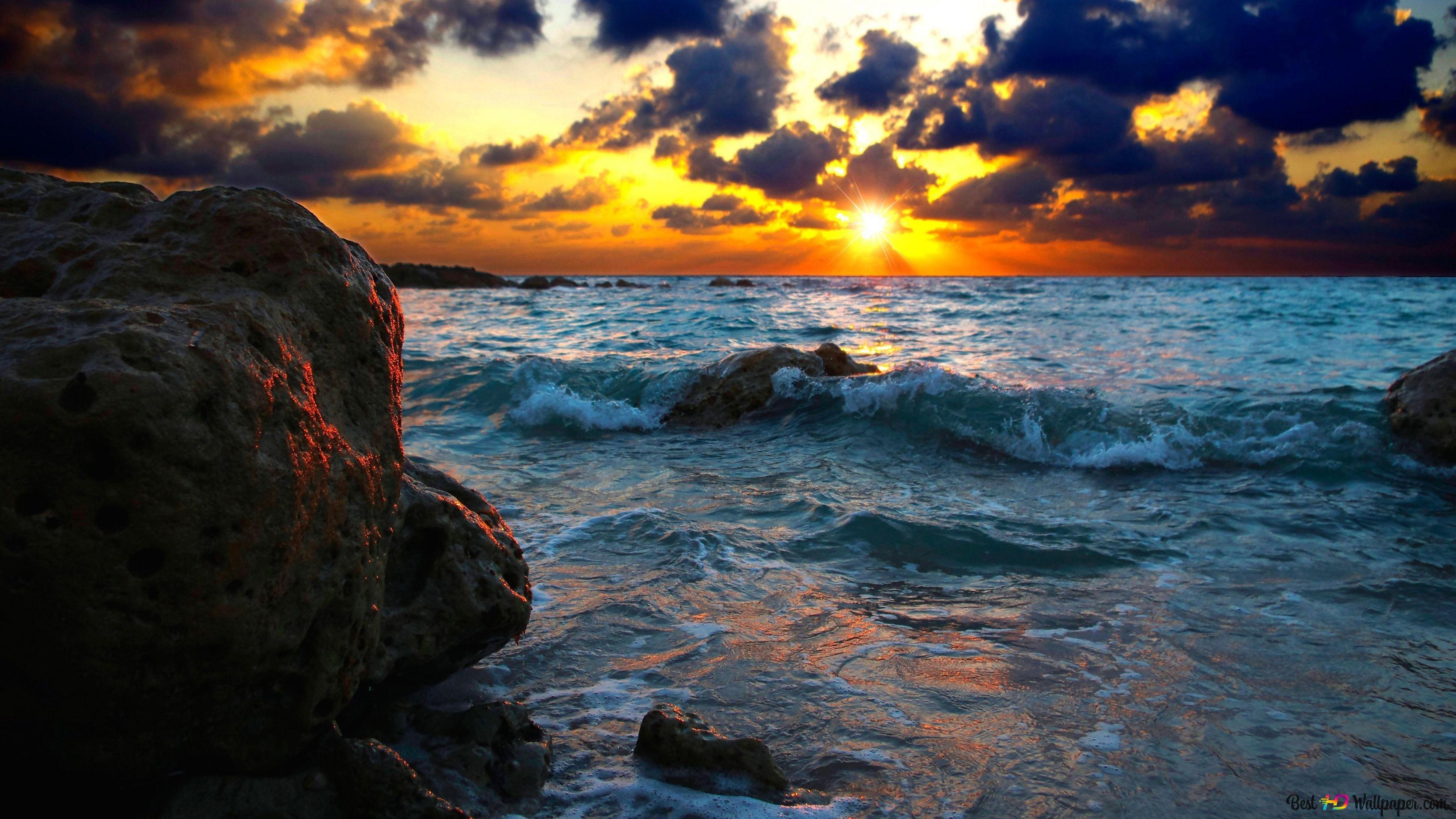 Sea waves at sunset 4K wallpaper download