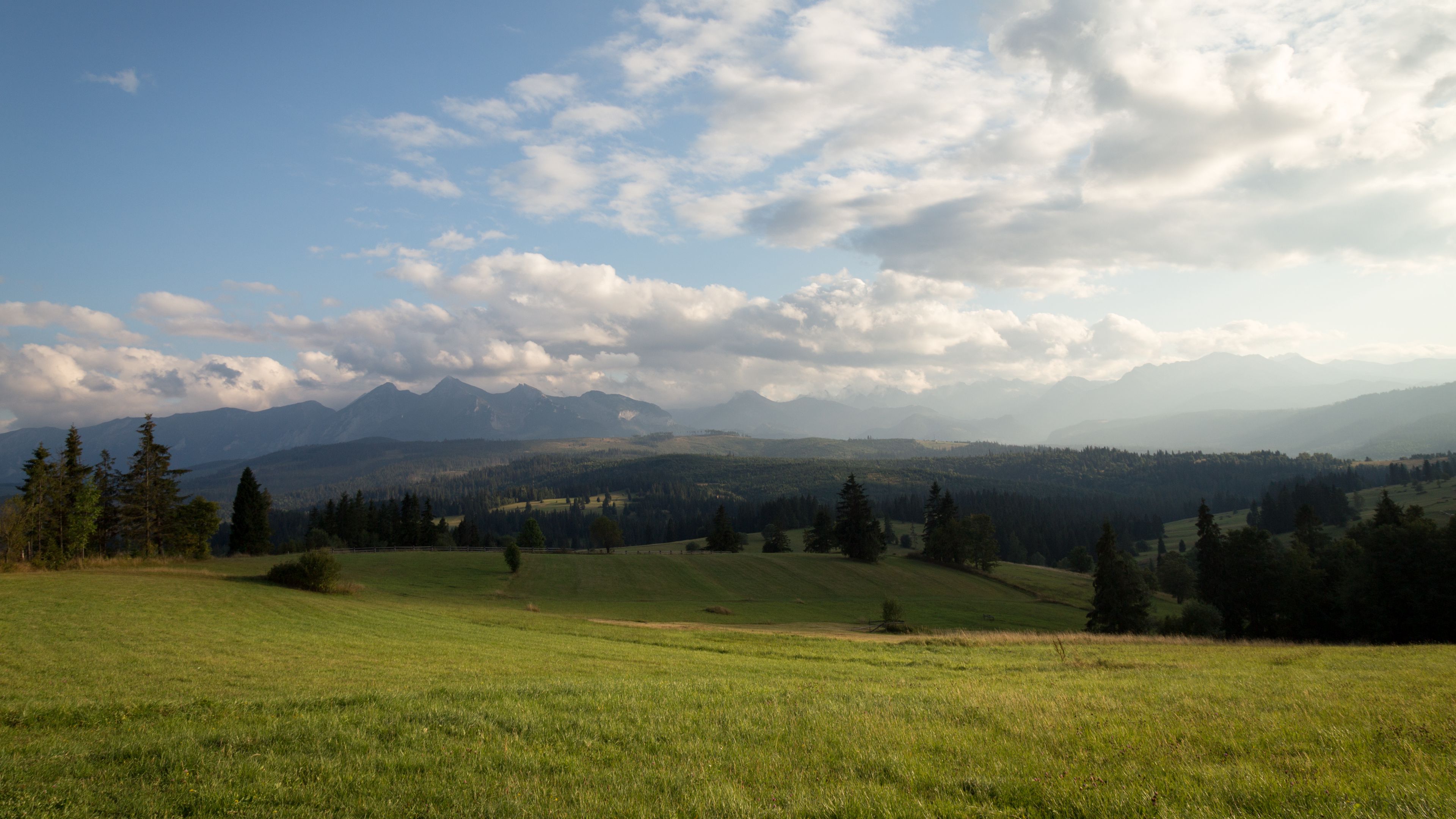 Wallpaper / hill, meadow, grass, sky, 4k free download