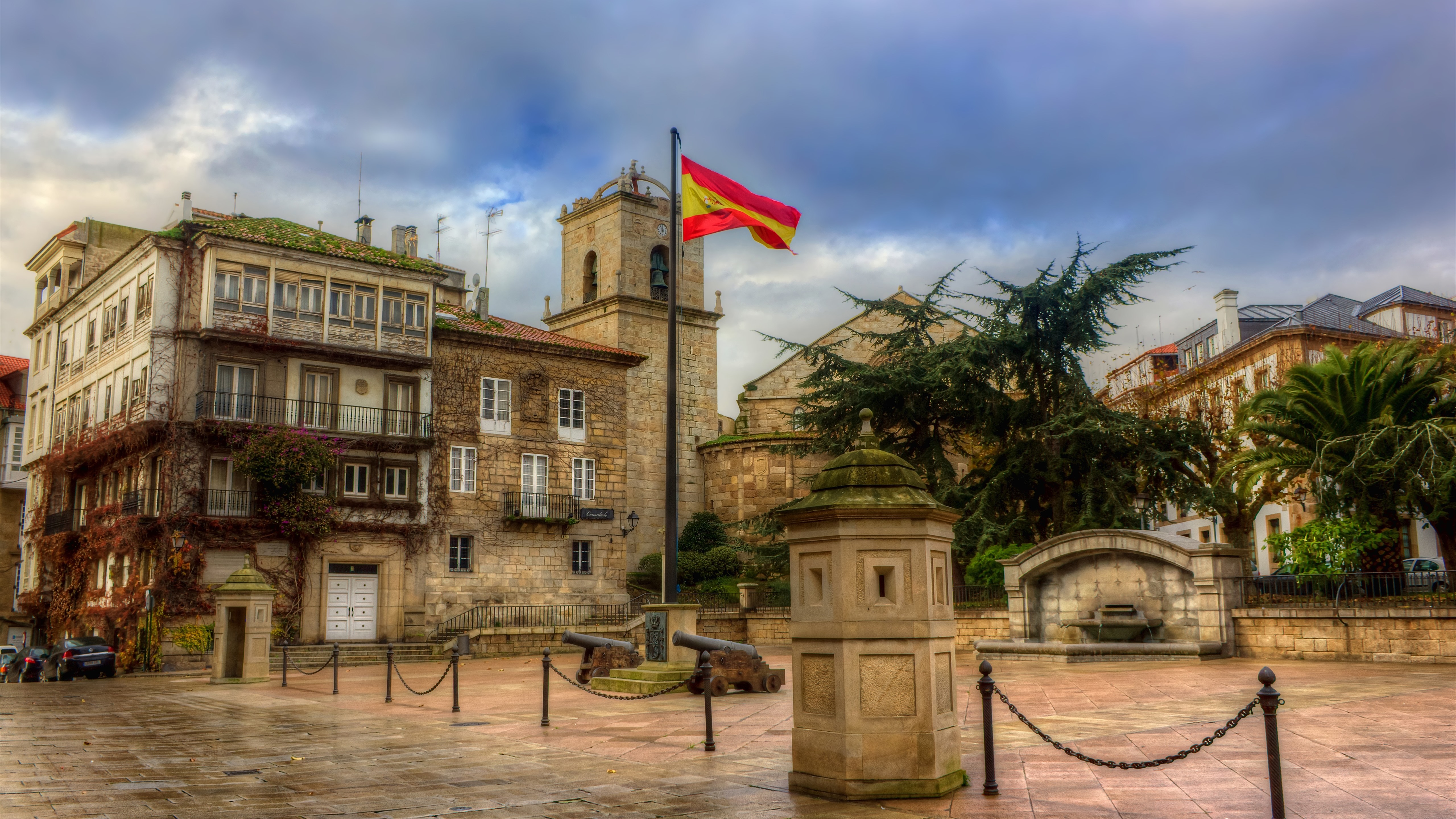 Wallpaper Spain, square, city, houses, flag, clouds 5120x2880 UHD 5K Picture, Image