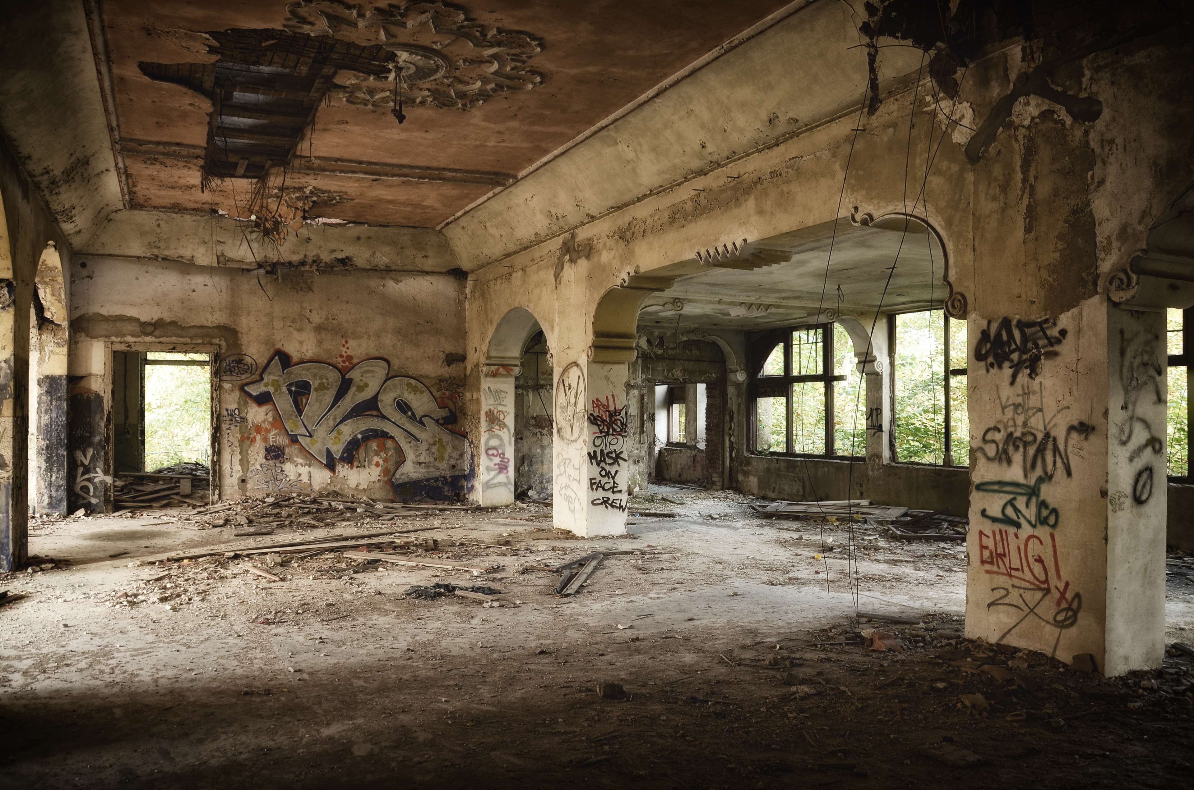 abandoned, art, building, creepy, dilapidated, graffiti, street art, public domain image 4k wallpaper