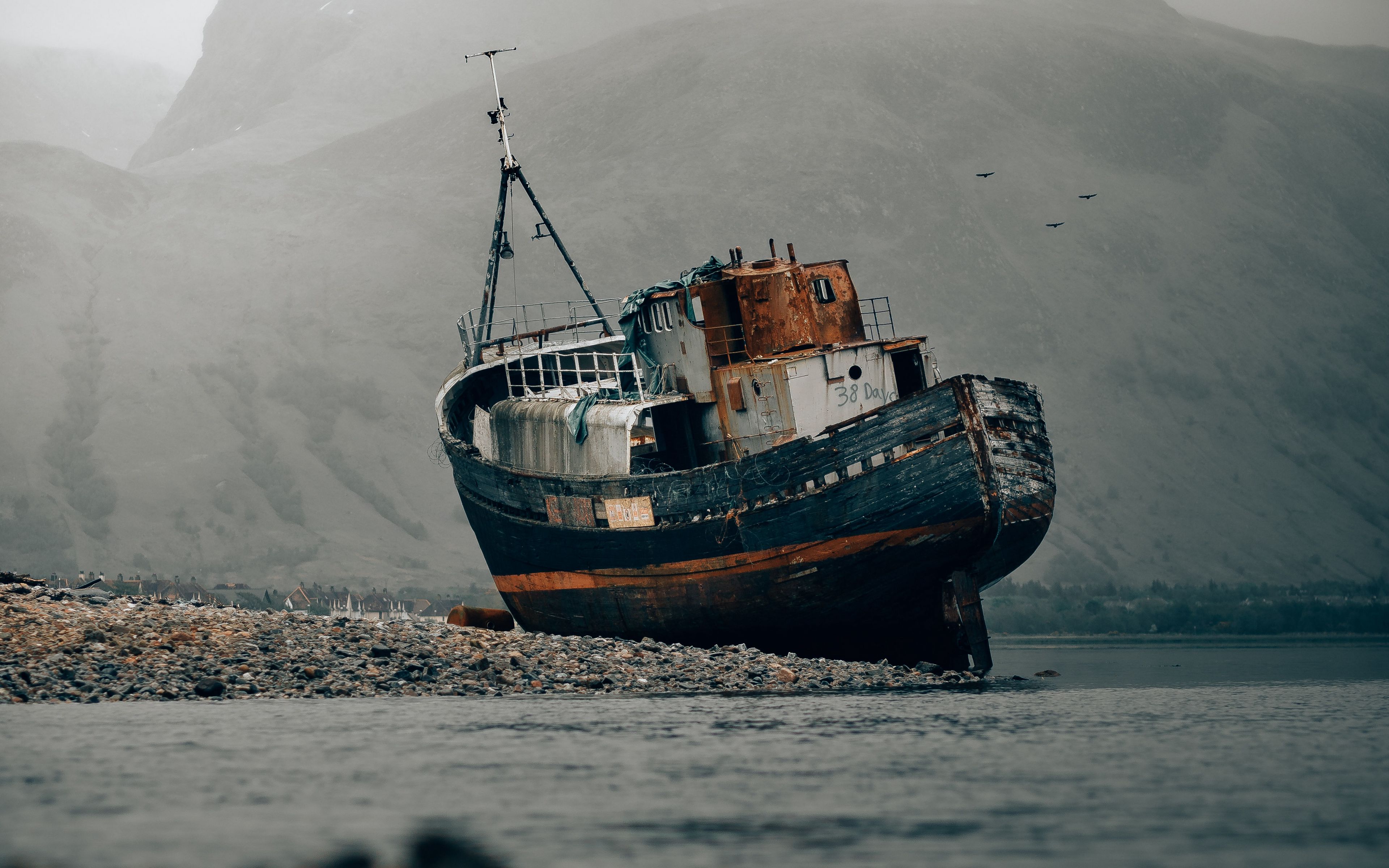 Download wallpaper 3840x2400 ship, shore, fog, shallow, abandoned 4k ultra HD 16:10 HD background