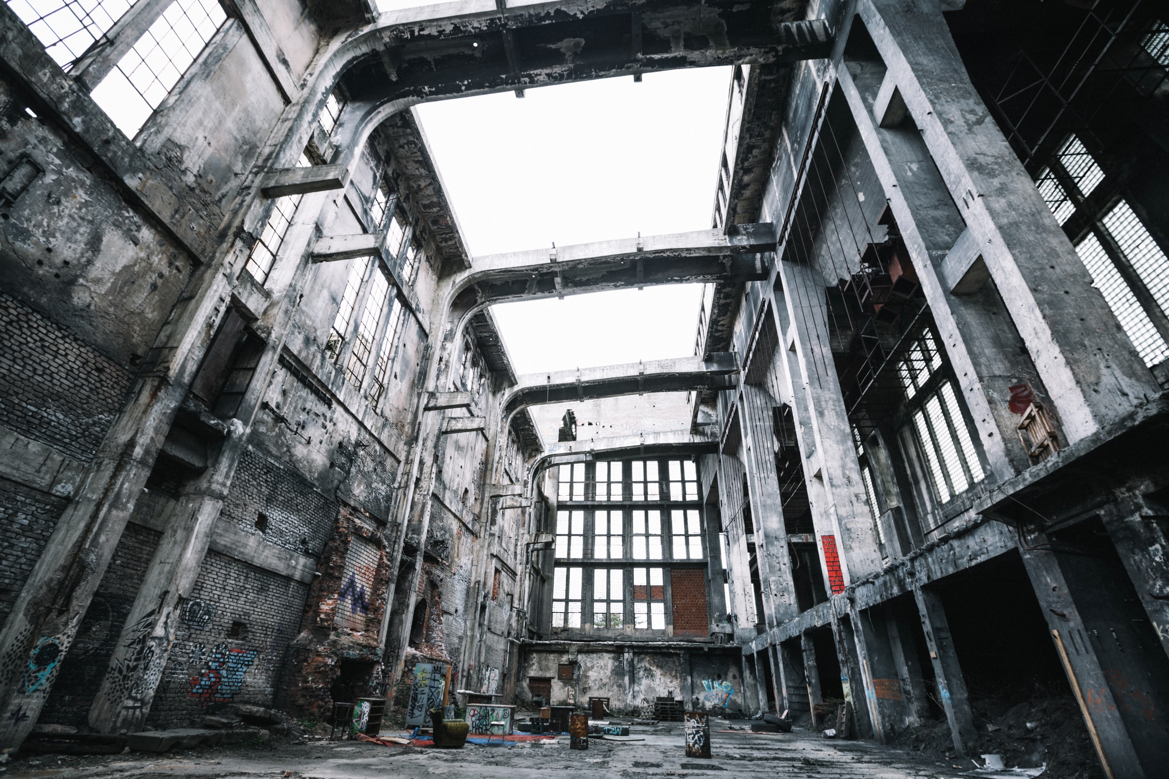 Wallpaper / an abandoned building in libun covered in graffiti, abandoned libun building 4k wallpaper free download