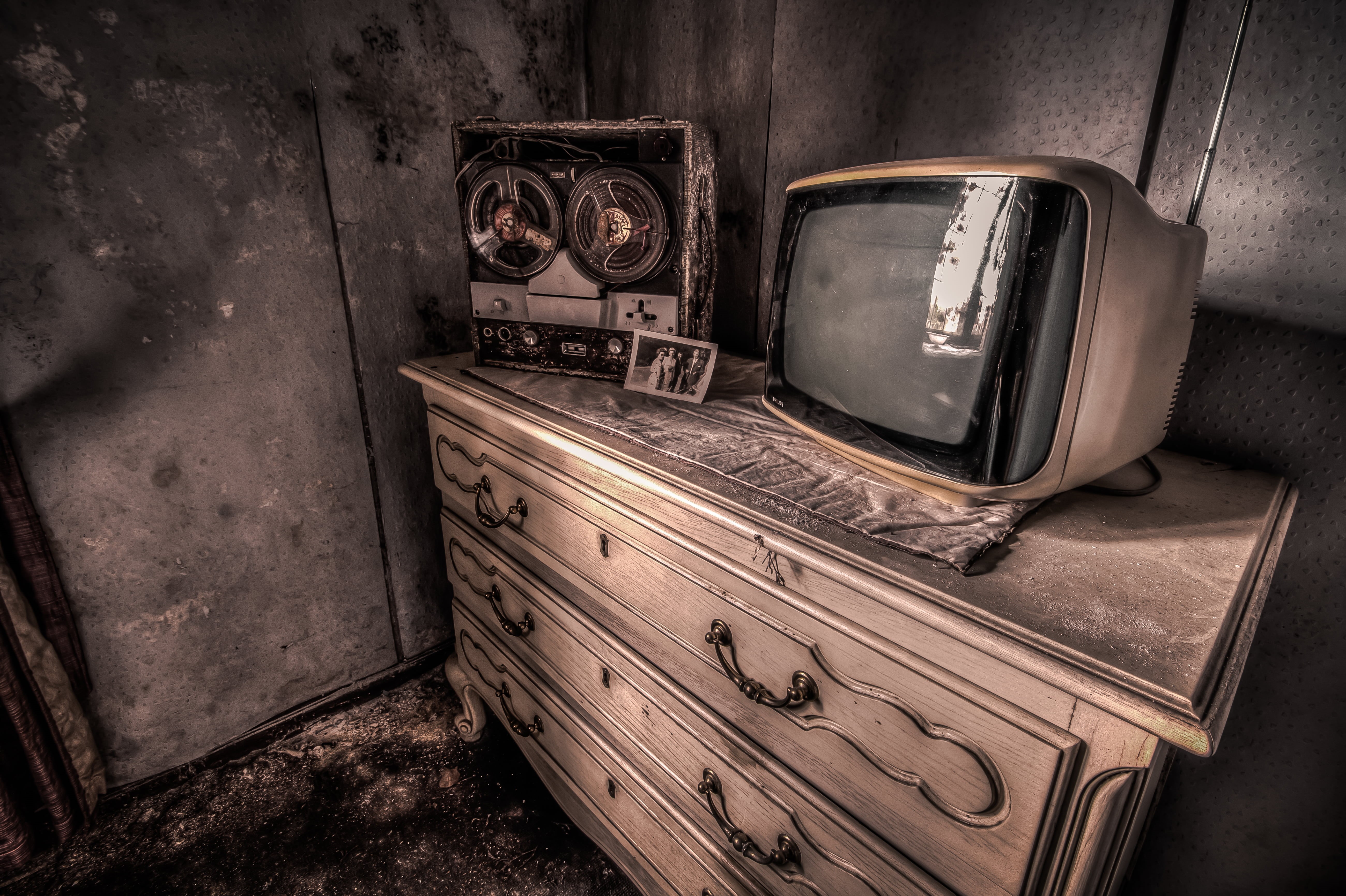 Wallpaper / background, television set, no people, radio, TV, wall feature, vintage, old, still life, analog, retro styled, tape, indoors, 5K, abandoned free download