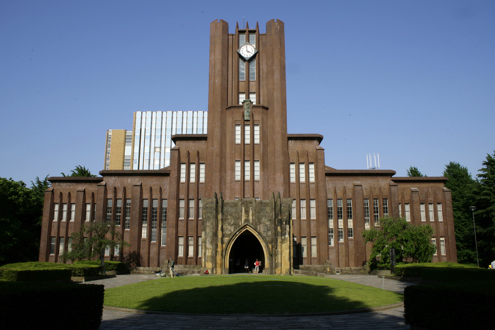 The Best Universities in Japan: Times Higher Education Japan University Rankings 2017. Observatory for the Future of Education