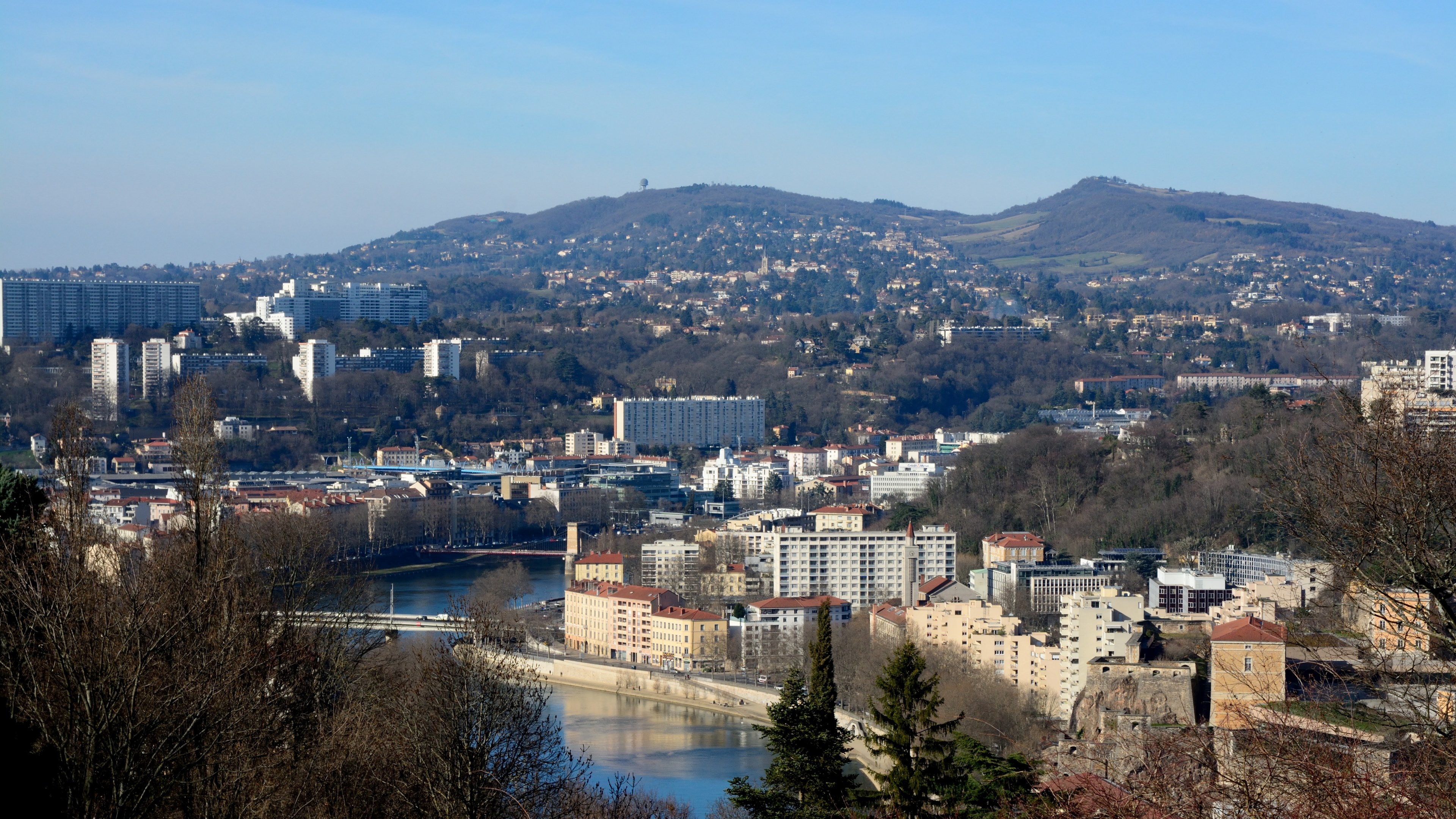 Wallpaper / river side at lyon 4k wallpaper free download
