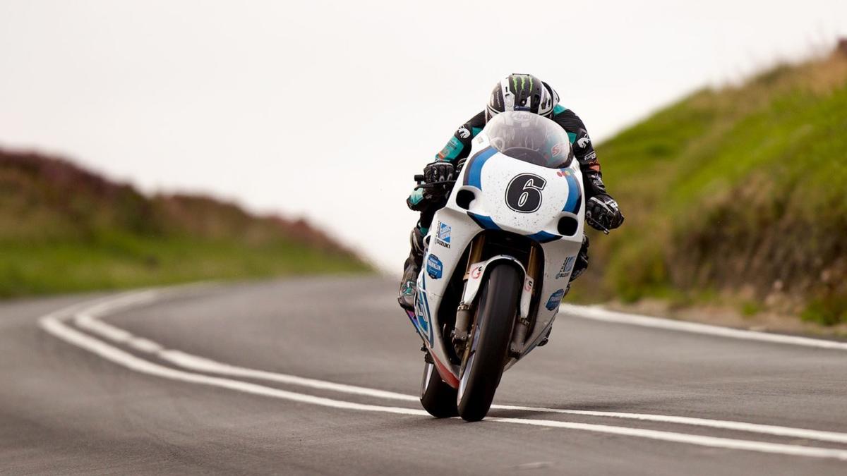Manx Grand Prix: Michael Dunlop roars to Classic Superbike victory