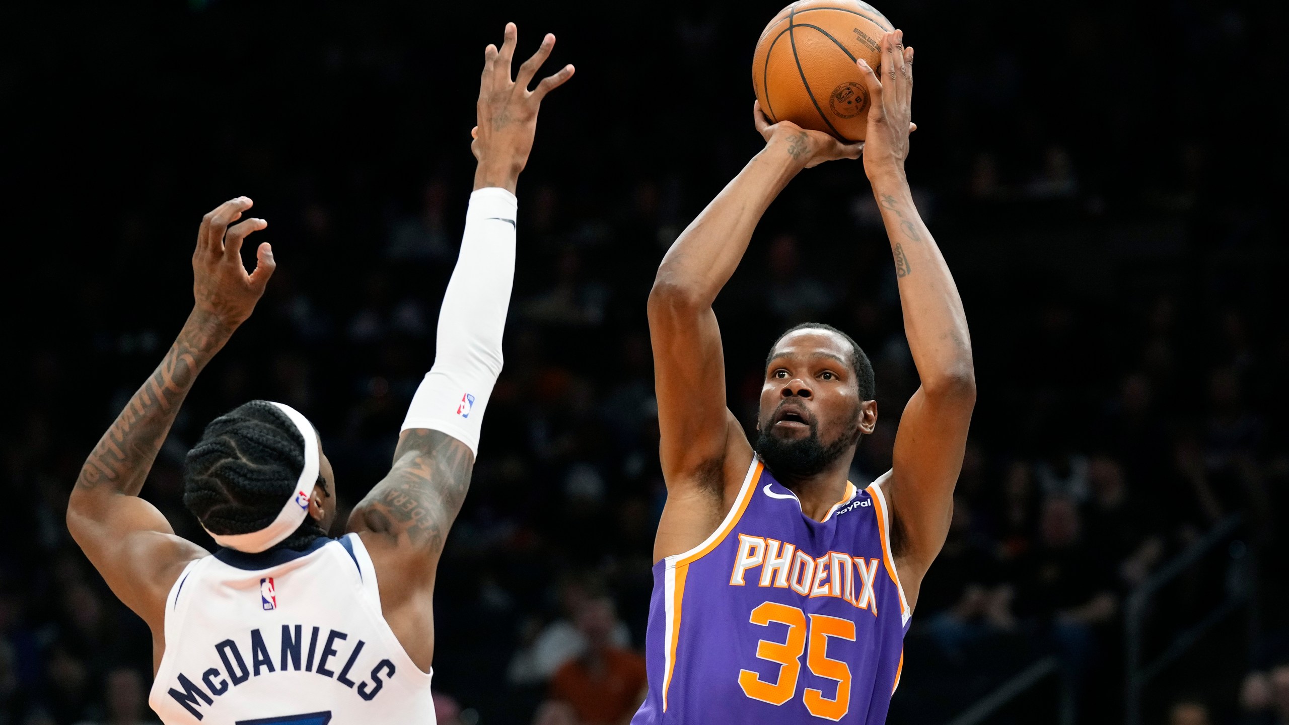 Booker leads Suns over Timberwolves in Durant's home debut
