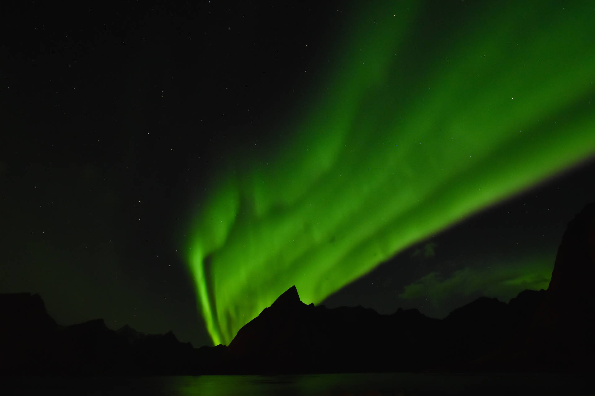 Download Dark Sky Bright Northern Lights Wallpaper