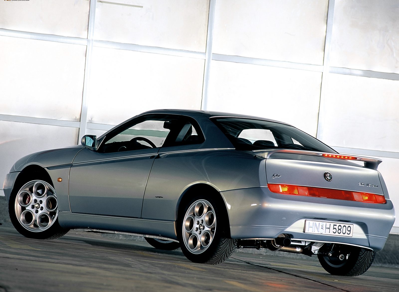 Alfa Romeo GTV 916 Wallpaper