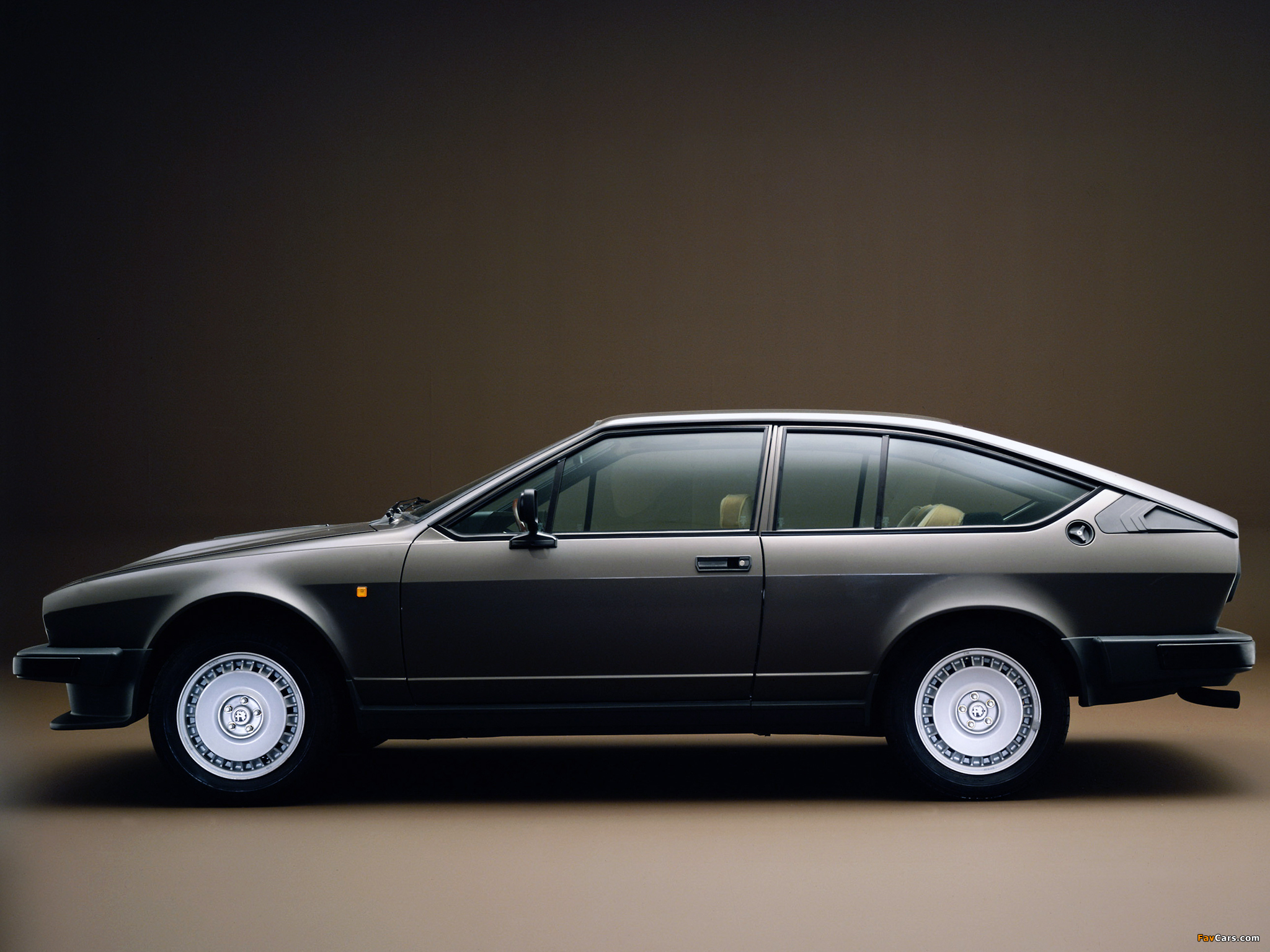 Alfa Romeo GTV 6 2.5 116 Wallpaper