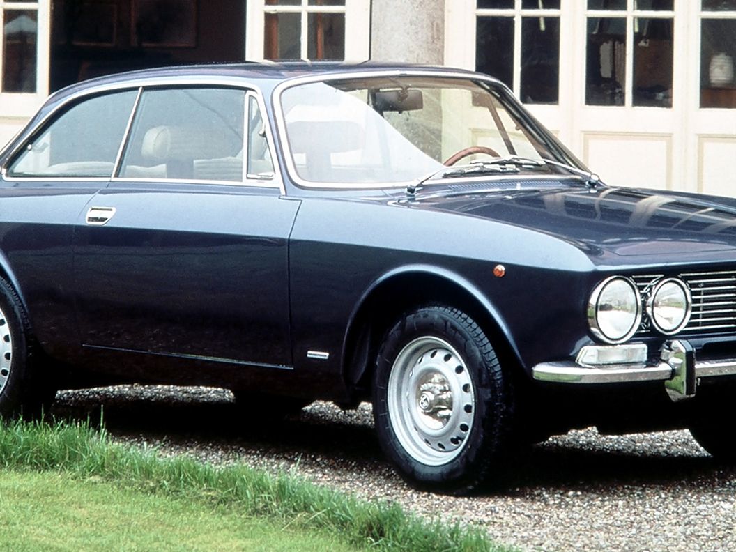 The Original 1960s Alfa Romeo 2000 GTV Was a Mini Exotic