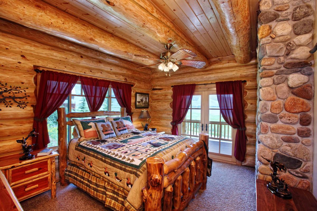 Interiors. Yellowstone Log Homes