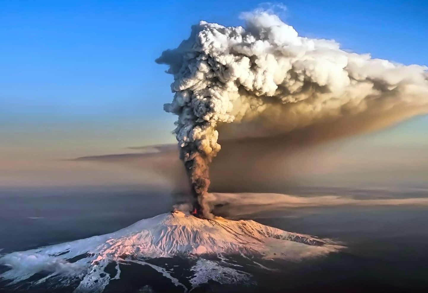 Download European Largest Mount Etna Wallpaper