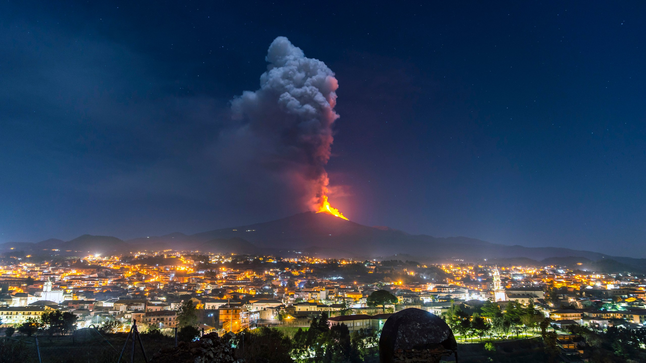 Explainer: Mount Etna puts on its latest spectacular show