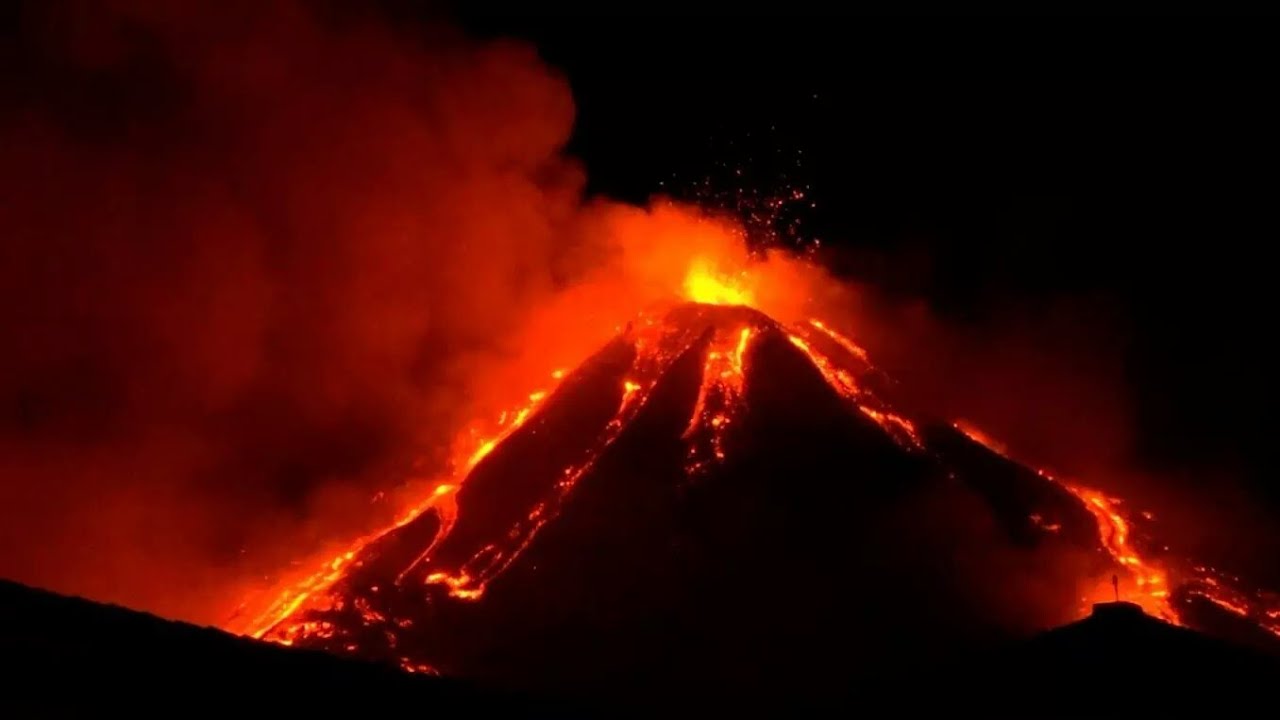 Italy's Mount Etna Puts Up A Dazzling Show Kids News Article