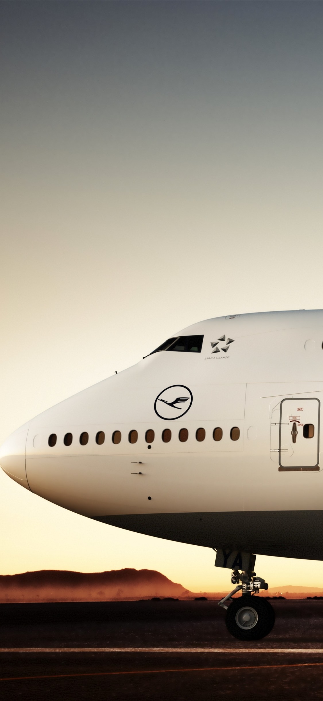 Boeing 747 8 Plane, Airport 1242x2688