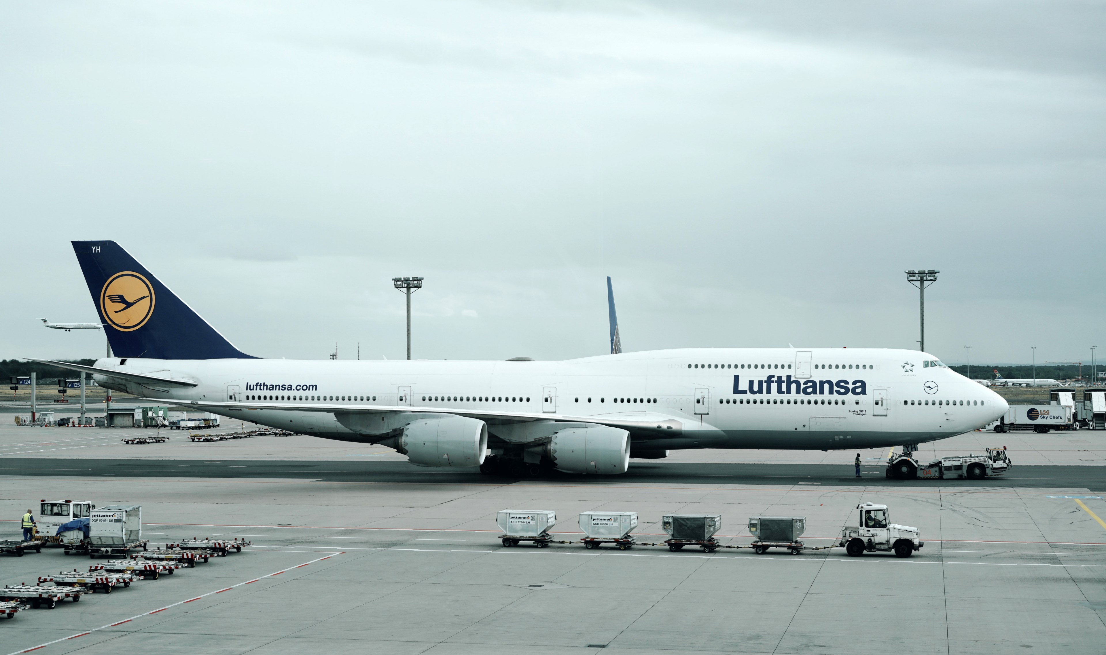 Wallpaper / plane airplane lufthansa and cargo HD 4k wallpaper free download