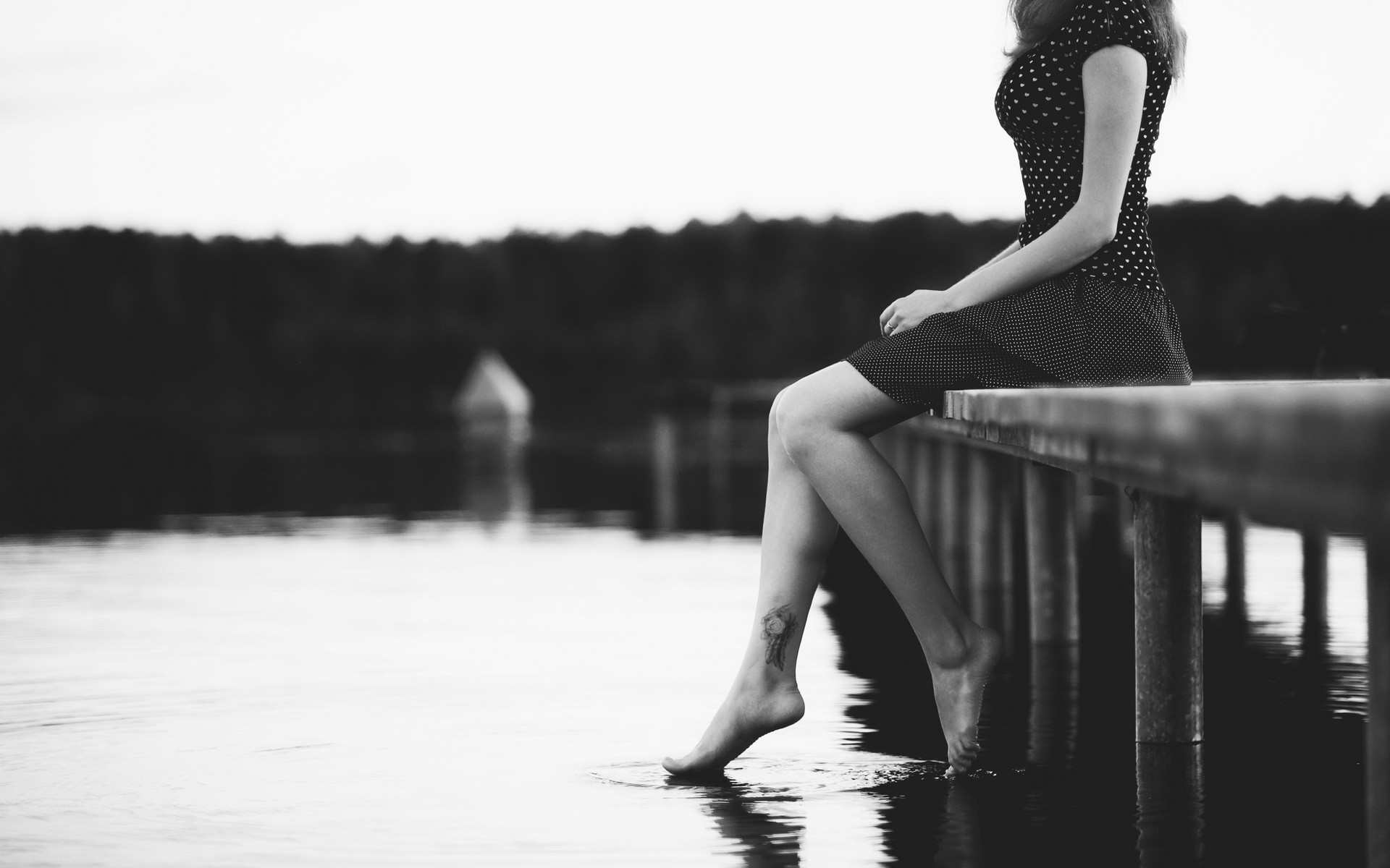 Girl Sitting Alone Monochrome 1024x768 Resolution HD 4k Wallpaper, Image, Background, Photo and Picture