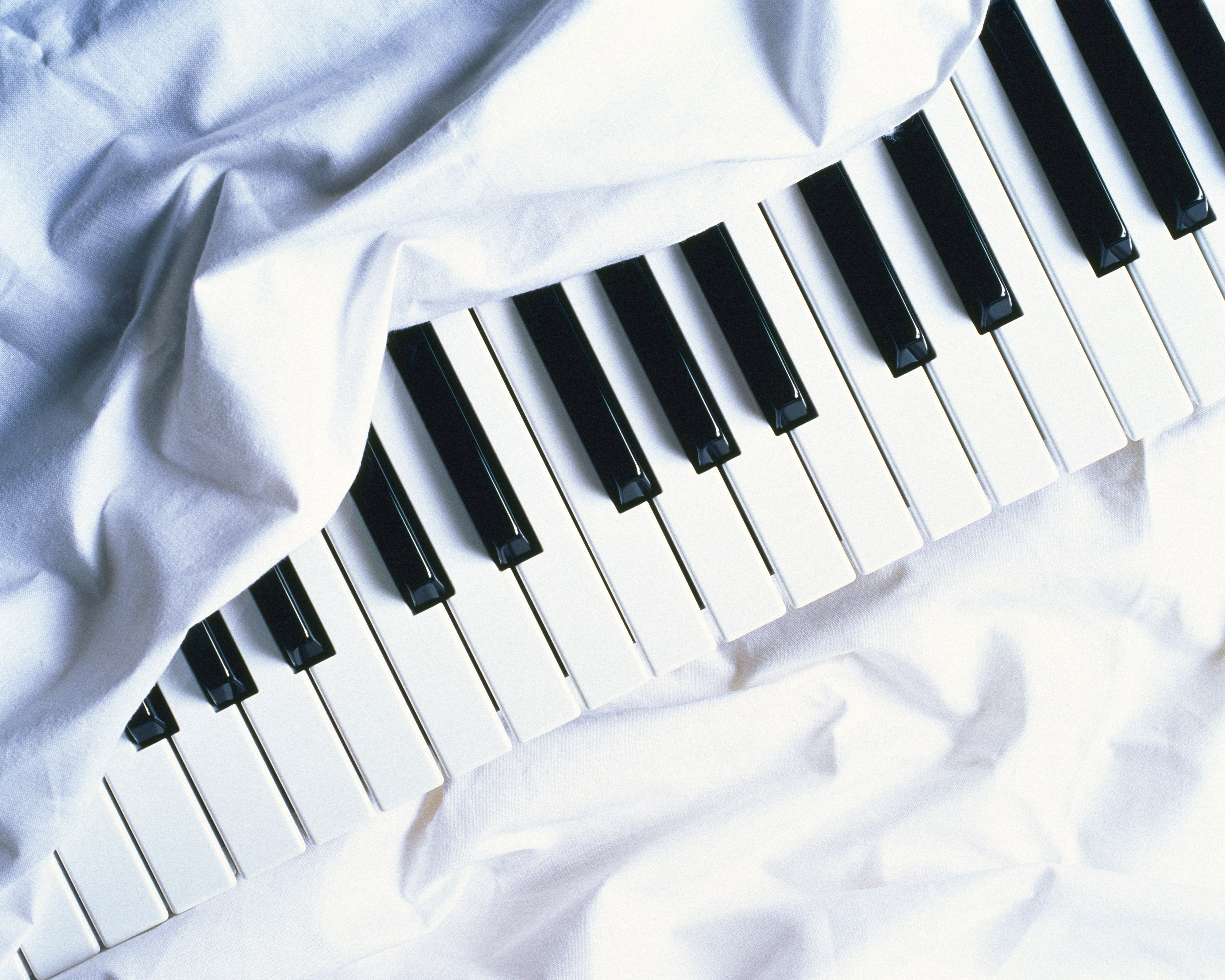 Elegant Piano Keys: 4K Ultra HD Wallpaper
