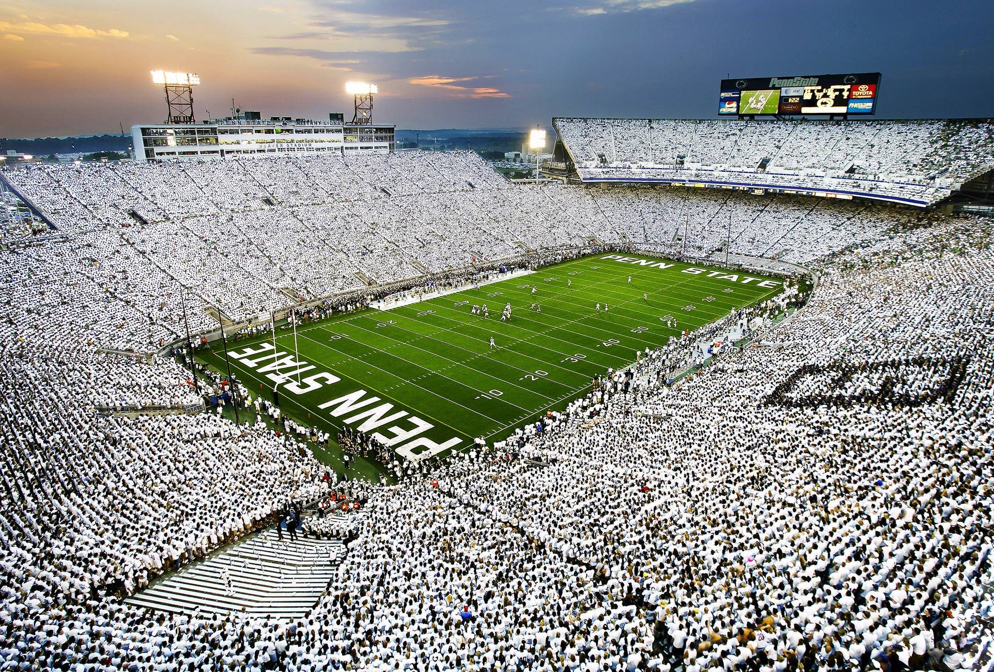 X 上的Penn State Athletics：「Is there any scene quite like a Beaver Stadium White Out? Check out more compelling image of over the years in greatest college football