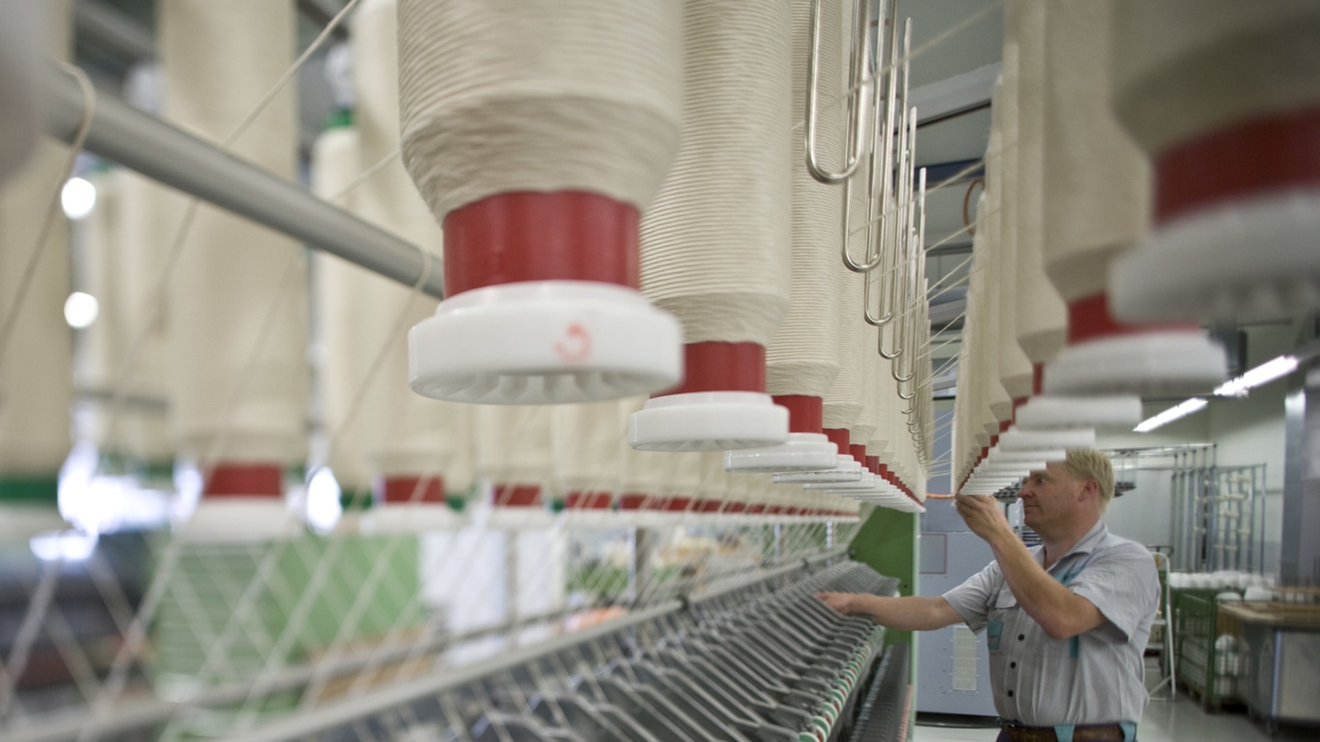 The Swiss textile machinery industry has a China dilemma swissinfo.ch