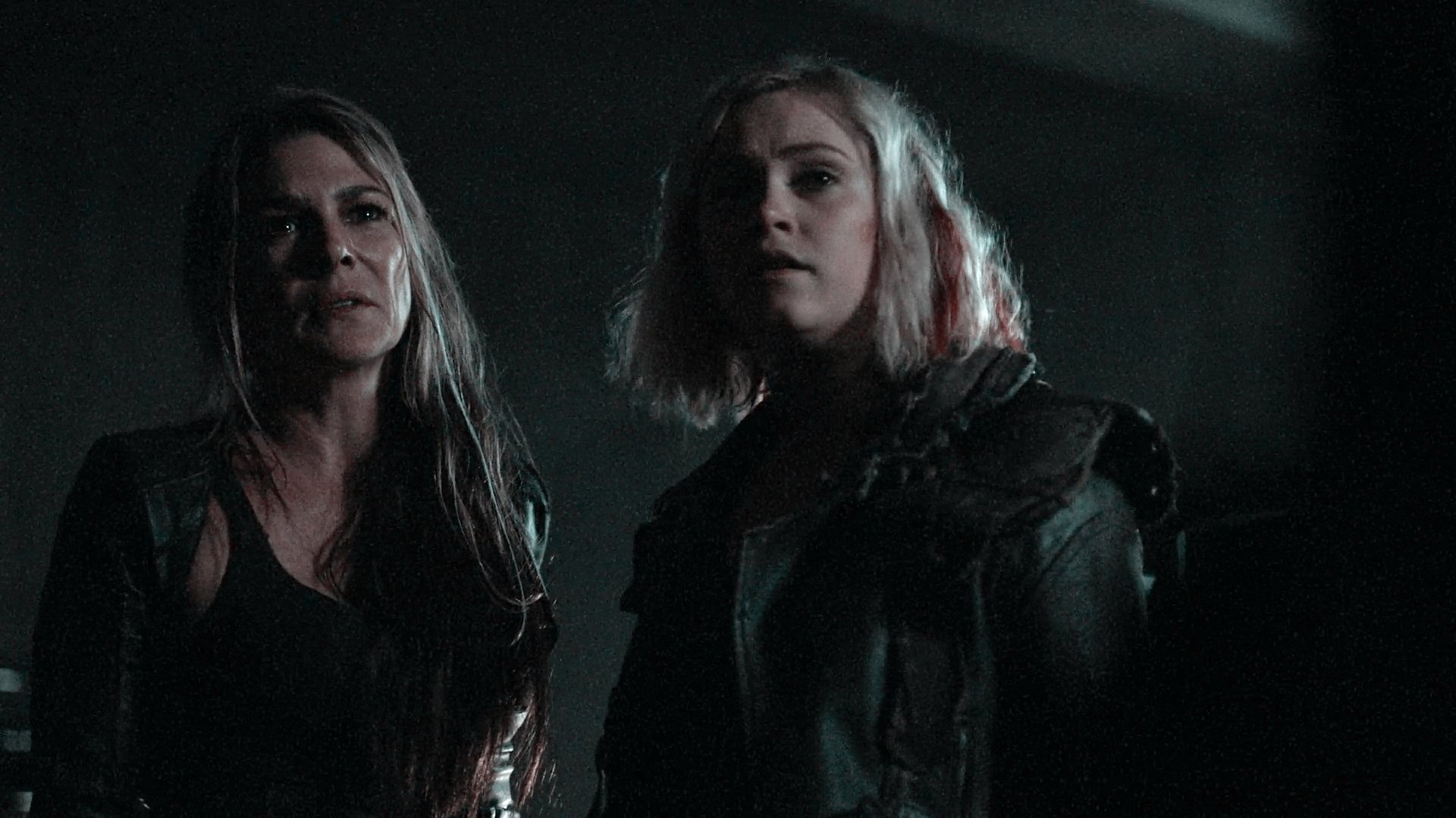 Paige Turco Interest as Abby Griffin and Eliza Taylor (Clarke Griffin) in #The100 season 5 episode 4 Pandora's Box. #paigeturco #abbygriffin #the100season5