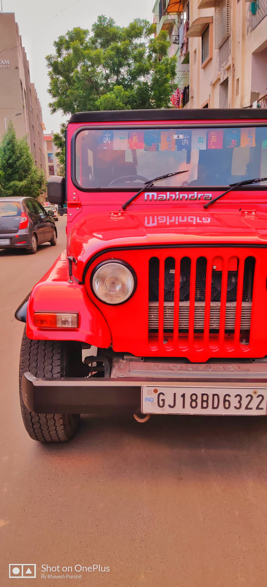 Download Red Thar 4k Truck Wallpaper