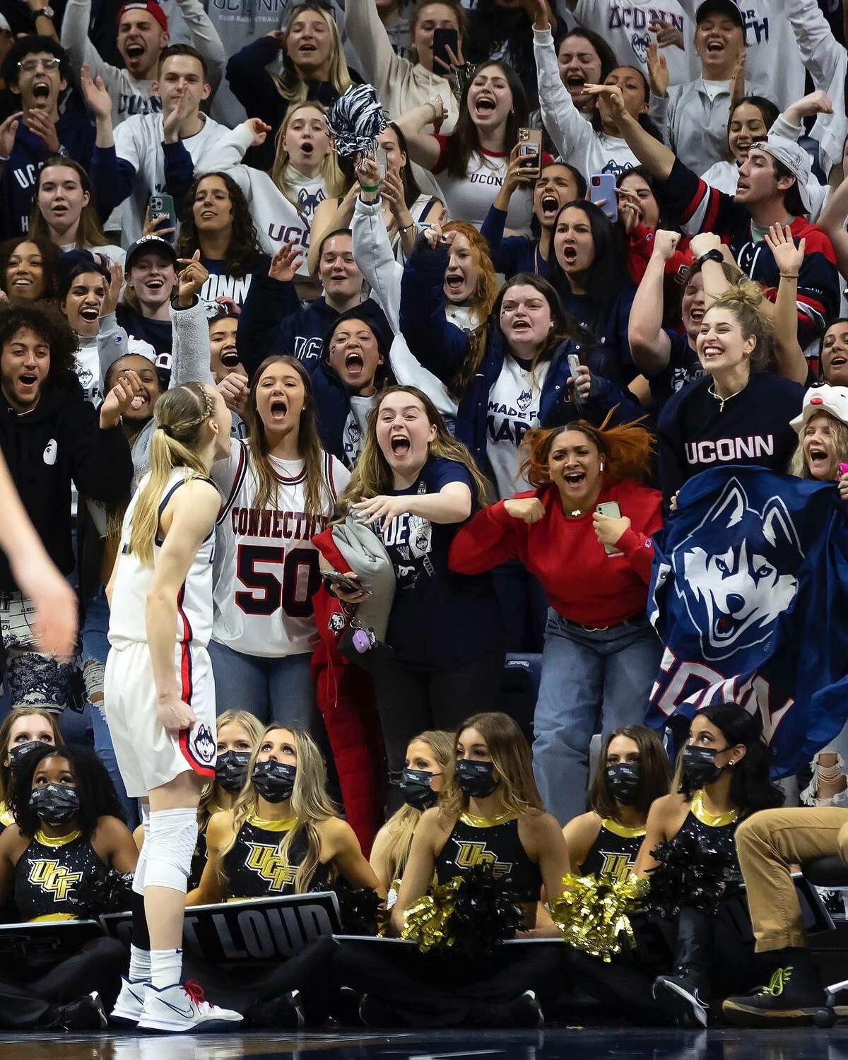 Inside the viral photo of Paige Bueckers, UConn women's basketball student section: 'Sheer madness'