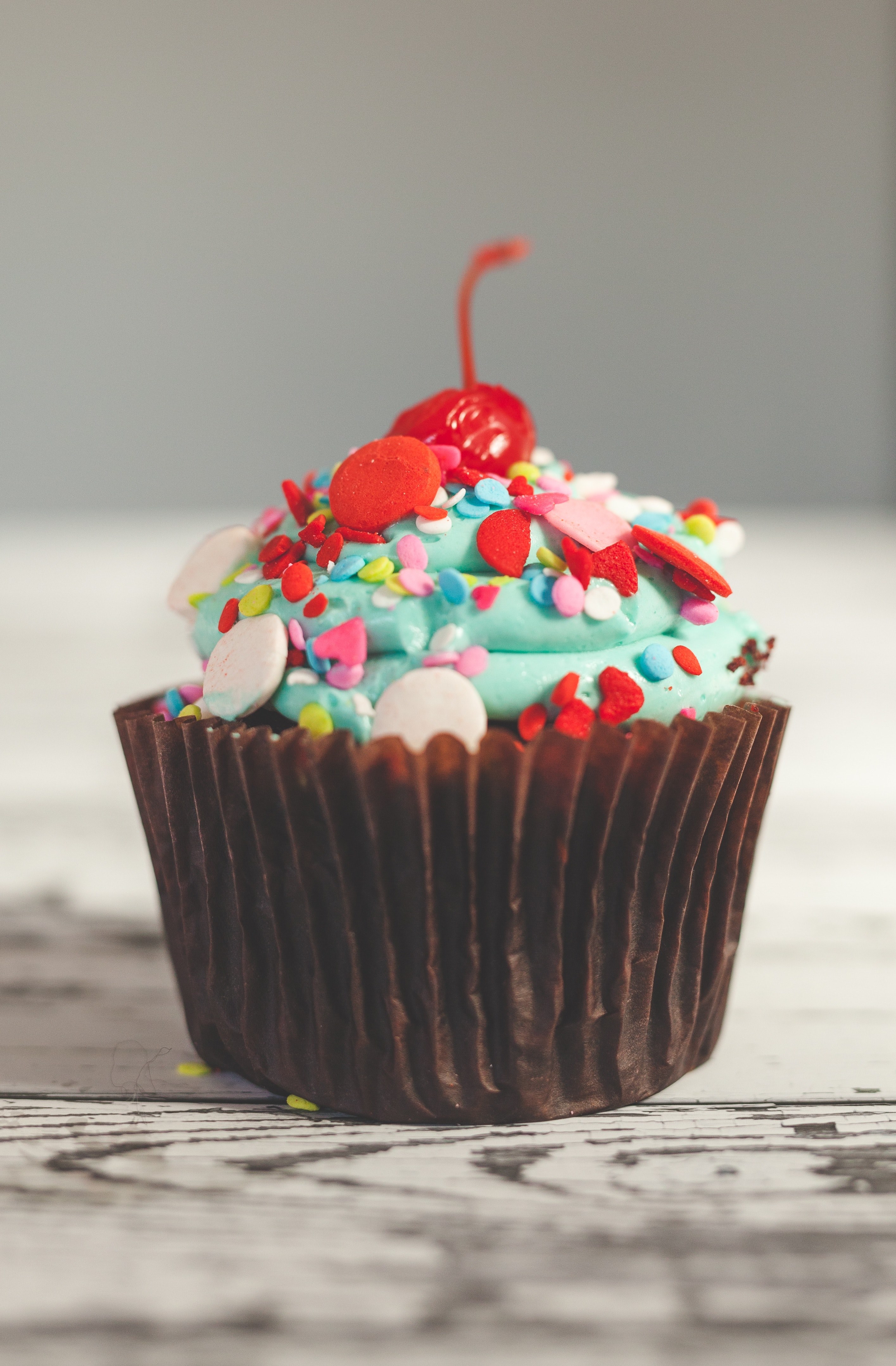 Wallpaper / bakery cup cake chocolate and confetti HD 4k wallpaper free download