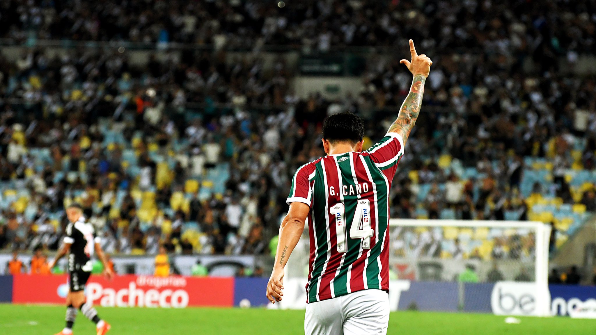 Germán Cano Faz Golaço Do Meio Campo Em Vitória Do Fluminense Contra O Vasco