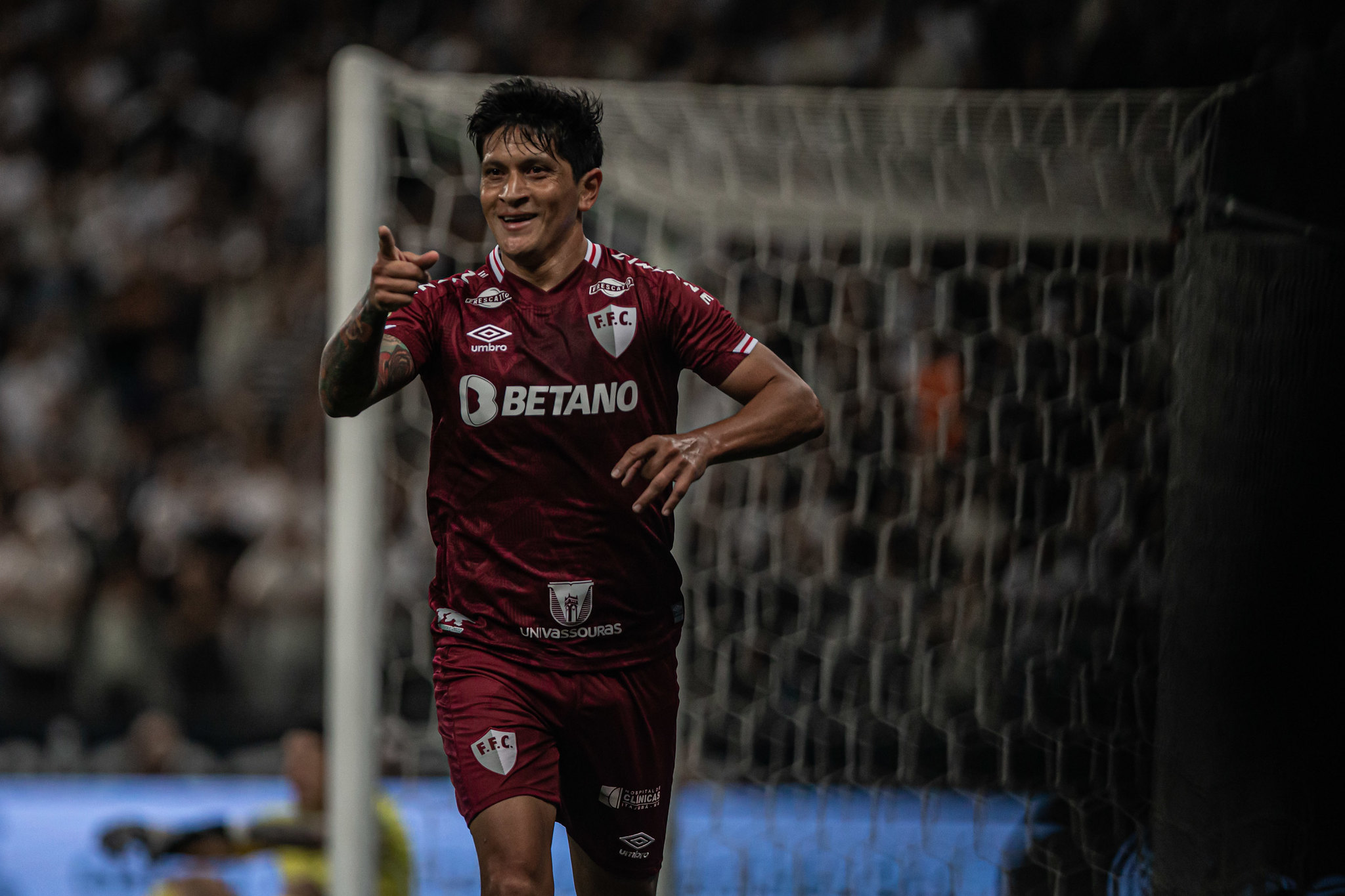 Germán Cano é elogiado após vitória sobre o Corinthians: 'Merece ir pra Copa'